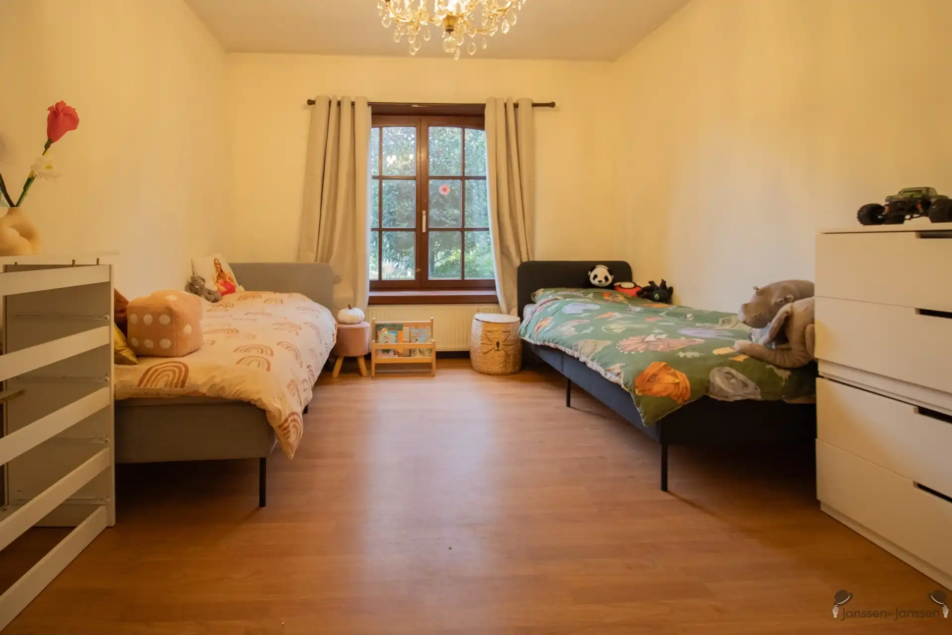 Ruime op te frissen villa met 2 keukens, 2 badkamers en min. 5 slaapkamers op 1.157 m² foto 10