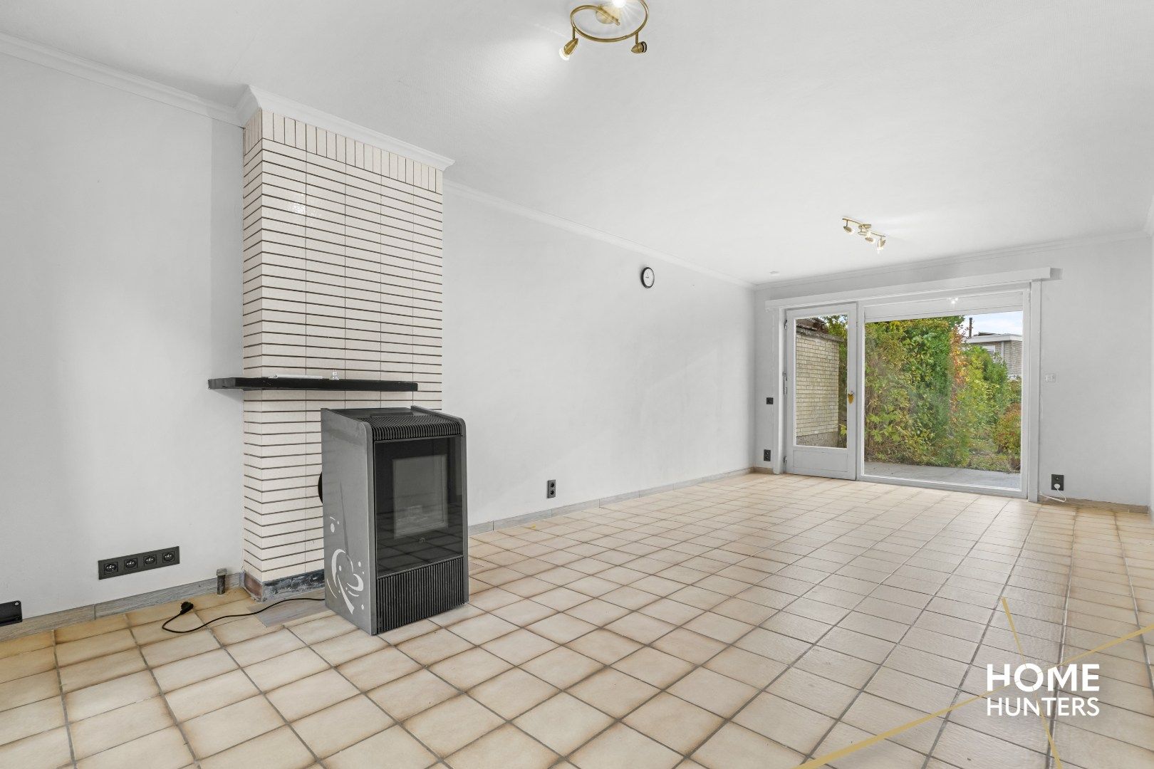 Rijwoning met garage en ruime tuin in Zwevegem foto 4