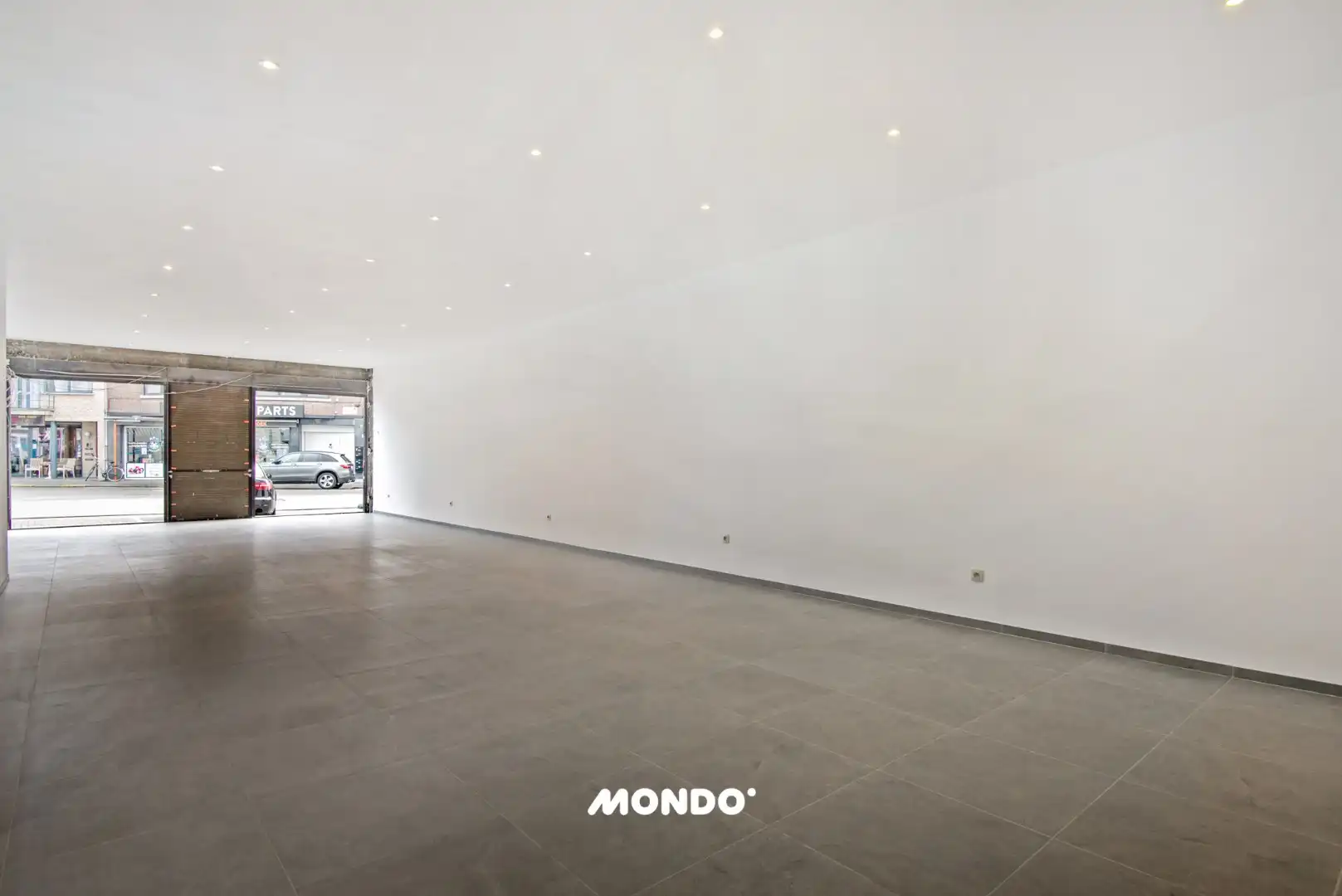 Commercieel gelegen opbrengsteigendom met handelsgelijkvloers, appartement en studio in het centrum van Willebroek! foto 4