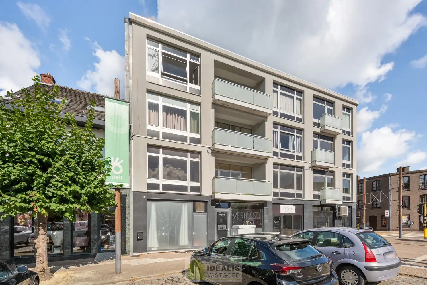 IDEALIS VASTGOED -  INVESTERINGSEIGENDOM BESTAANDE UIT 2 GELIJKVLOERSE HANDELSPANDEN EN 5 BOVENLIGGENDE APPARTEMENTEN IN HET CENTRUM VAN PELT! – te renoveren investeringseigendom op een toplocatie in Pelt (Neerpelt). Gelijkvloers 2 handelspanden, op de 1ste verdieping een 3 slpk.-appartement, 2de verdieping een 3 slpk.-appartement en een 1 slpk.-appartement en op de 3de verdieping een 3 slpk.-appartement en een 1 slpk.-appartement. Geschikt voor zij die zoeken naar een interessante investering in het centrum van Pelt. foto 4