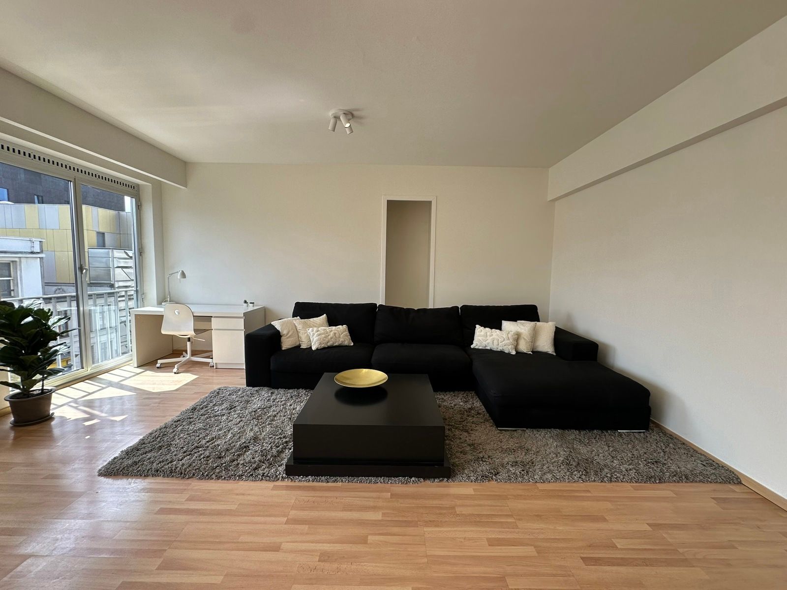 Zonnig 100% instapklaar appartement op centrale locatie! foto 10
