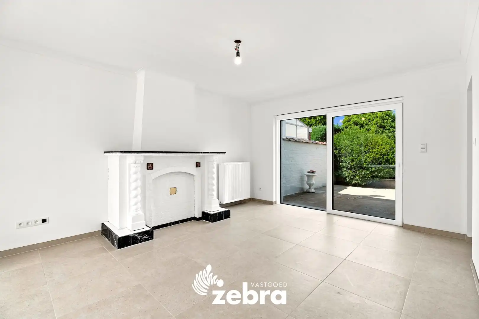Gerenoveerde woning met uitweg op een rustige ligging in Izegem! foto 4