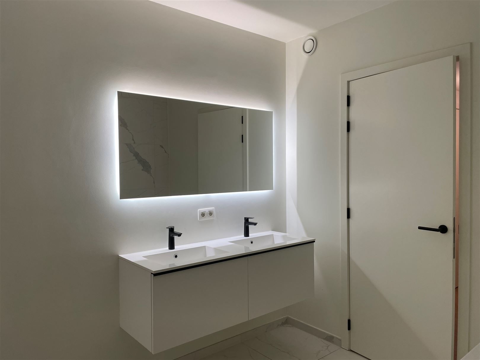 Gelijkvloers appartement met zonnig tuintje. foto 8