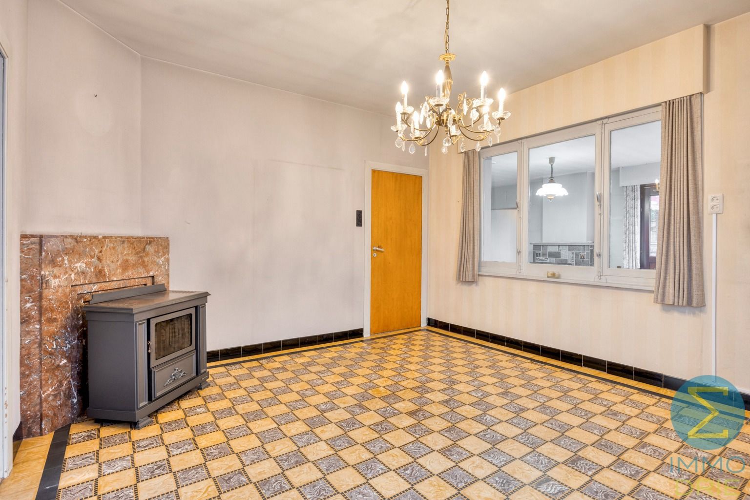 Rustig gelegen te renoveren woning met 3 slpks op 855 m² foto 5