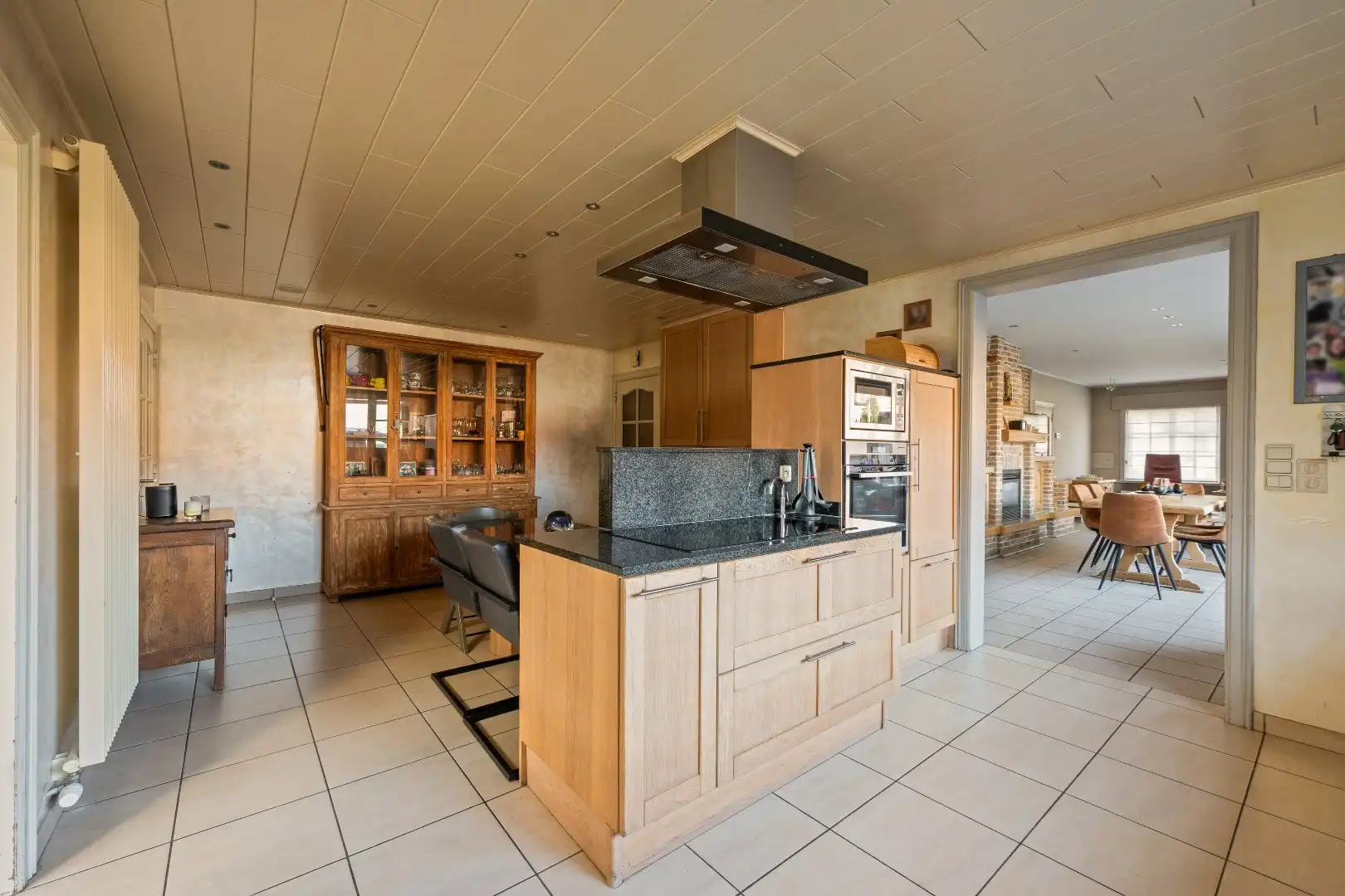 Instapklare halfopen woning met 3 slaapkamers, garage, tuin en mancave in Mesen foto 9