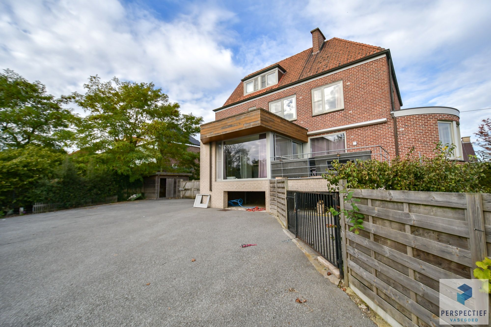 Karaktervolle villa met 5 slpk en atelier op 2291m² te Rollegem foto 4