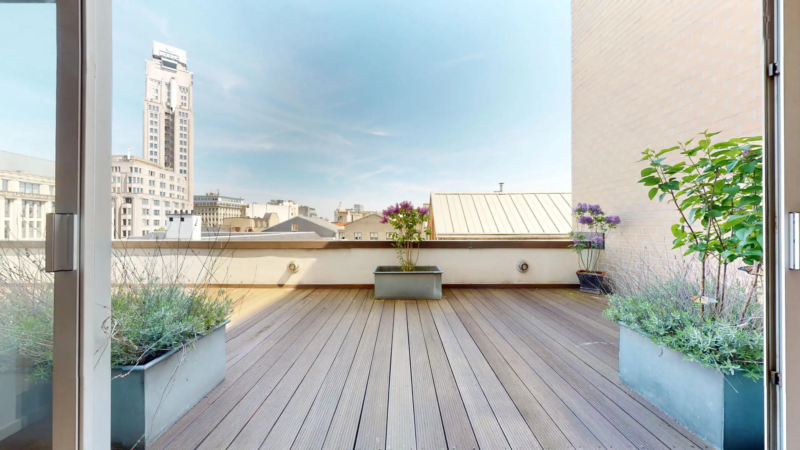 Duplex tweeslaapkamer appartement met groot terras.  foto {{pictureIndex}}