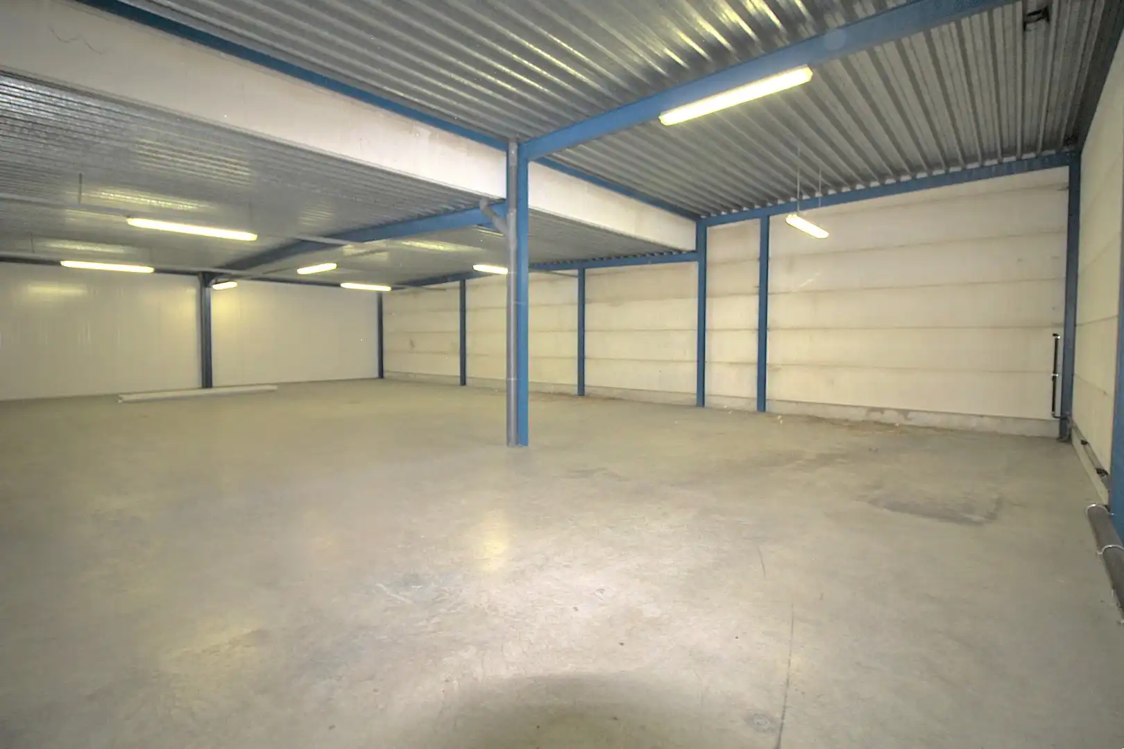te huur Maldegem – magazijn of atelier van ca.660m². Uitstekende ligging. foto 4