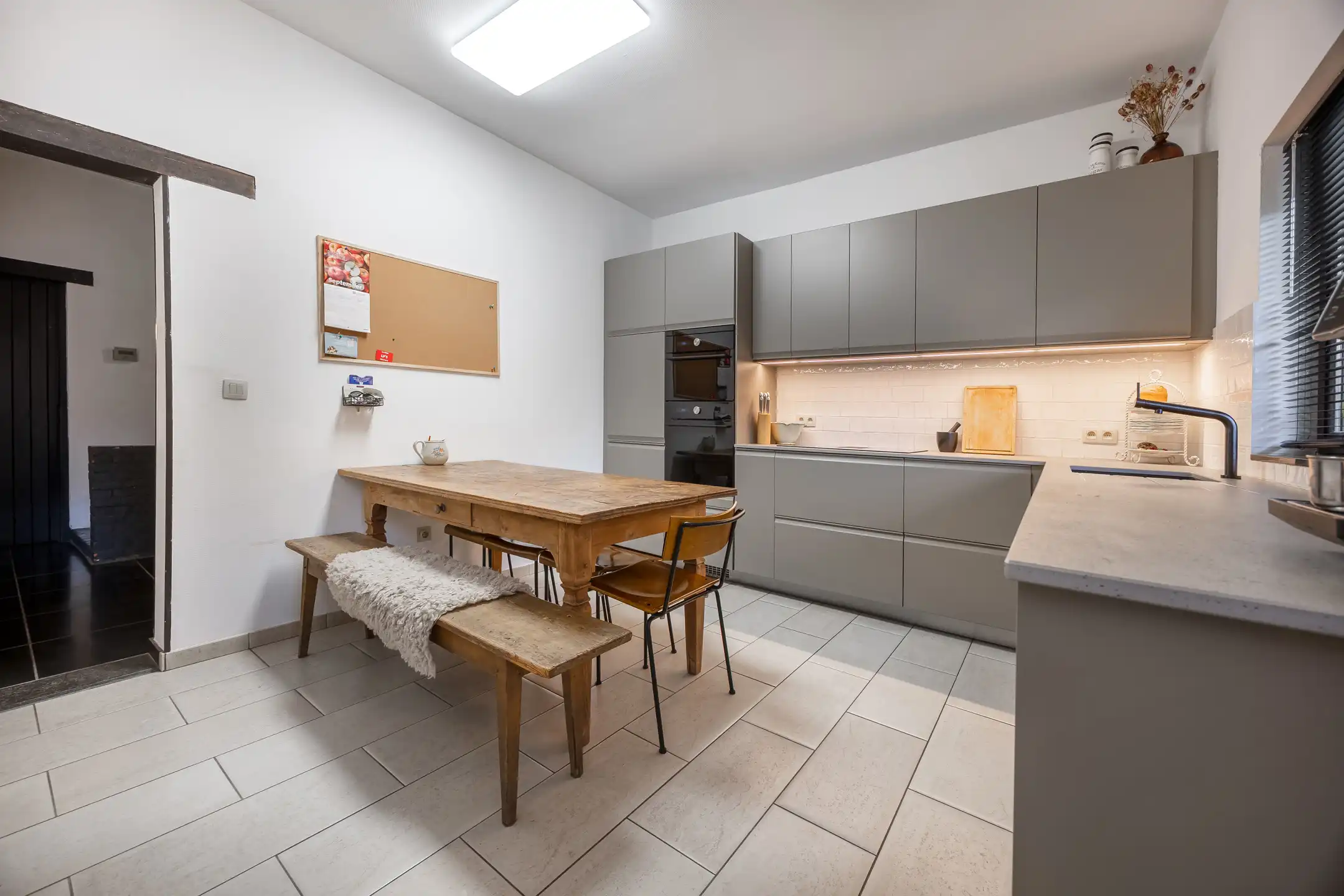 Sfeervolle hoevewoning in groene omgeving te Zoersel foto 12