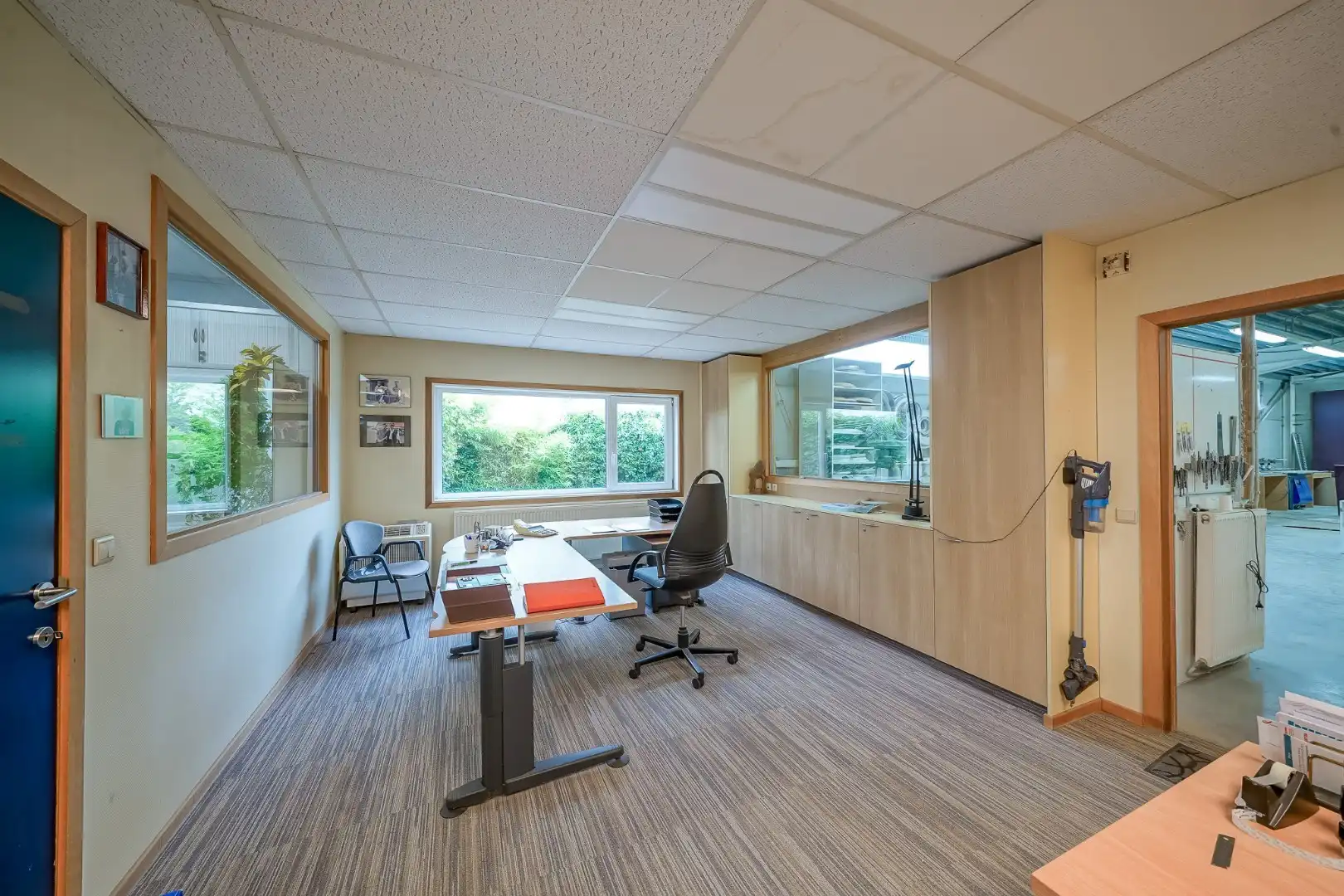 Winkelruimte met magazijn en woonst te Oostende foto 14