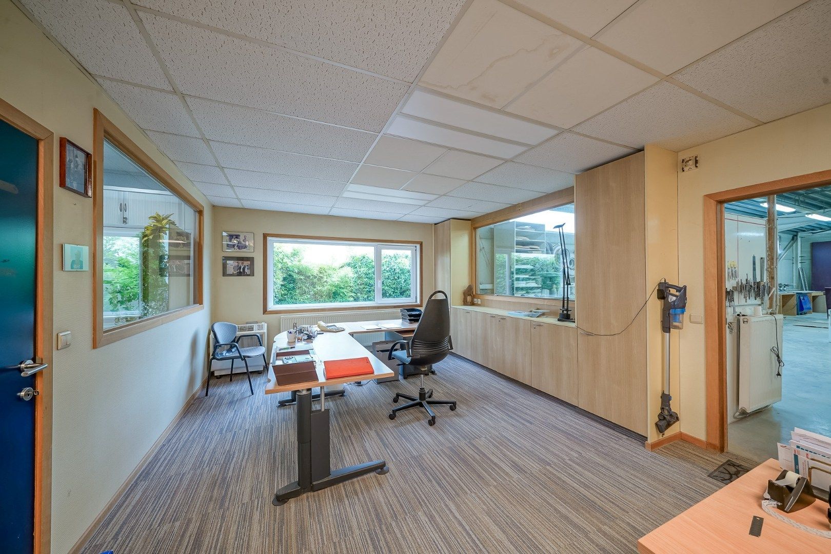 Winkelruimte met magazijn en woonst te Oostende foto 14