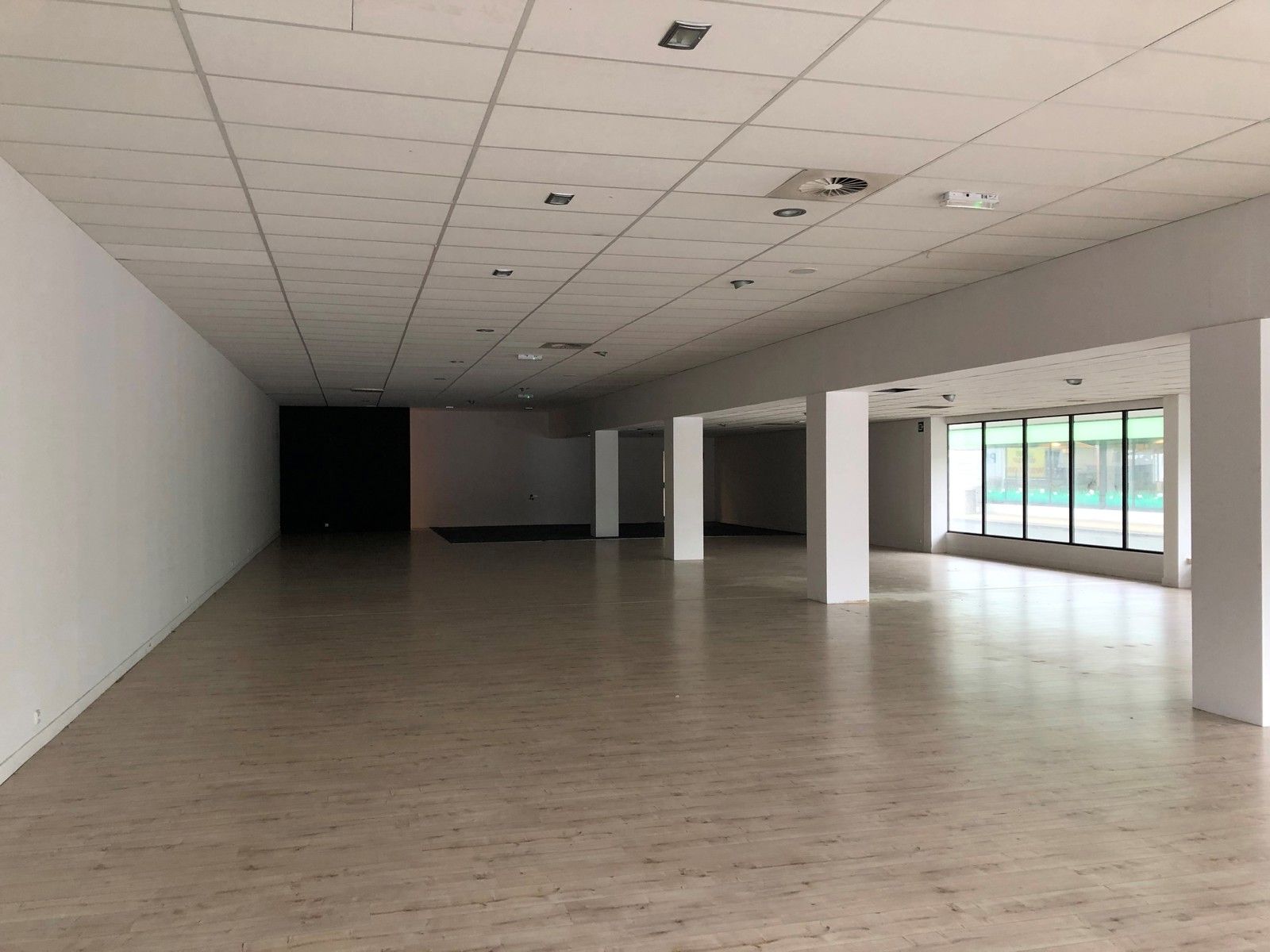 Winkelruimte 450 m² te huur – Mammoet 3 Roeselare foto 3