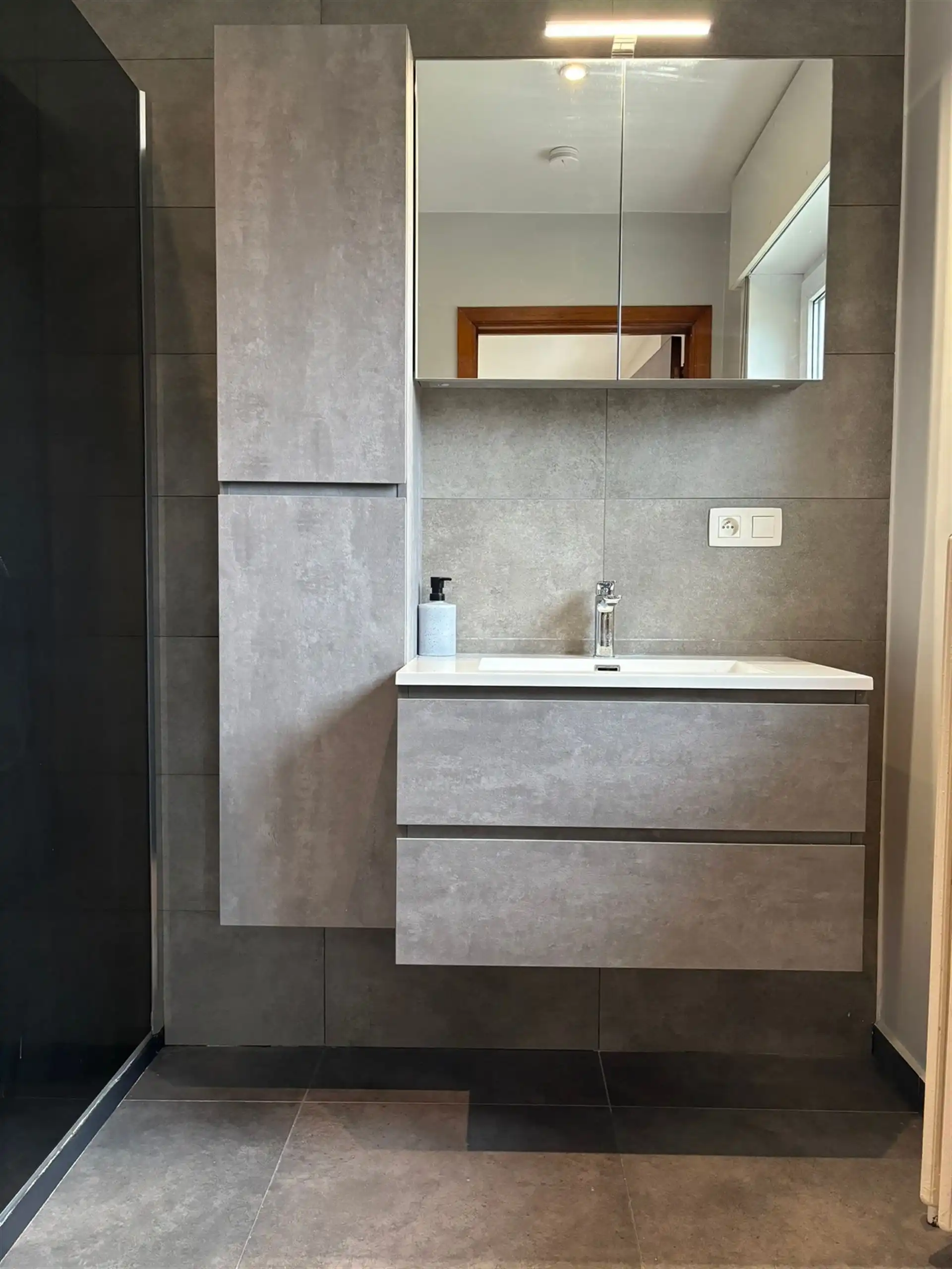 Prachtig appartement (1 slpks) met een kelder, kleine garage, autostaanplaats & GEEN LASTEN foto 14