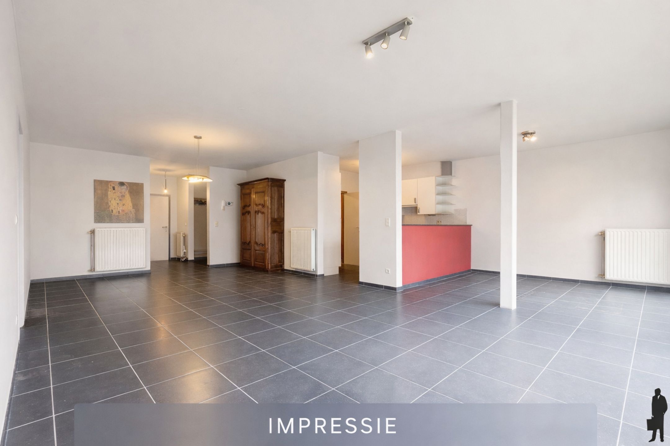 Welgelegen ruim GLVL app met 2 slpks, 2 badks, garage & tuin foto {{pictureIndex}}