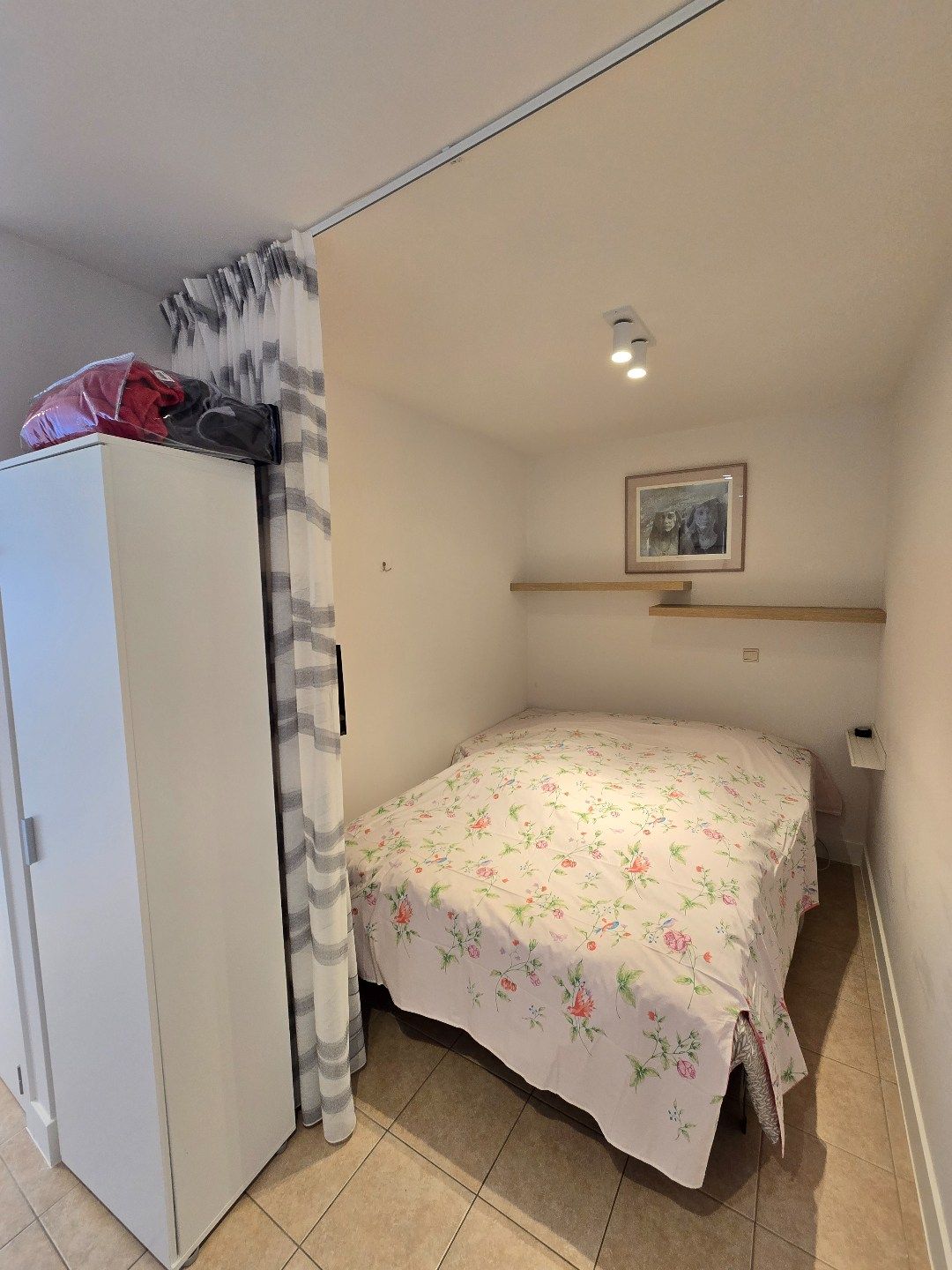 Studio met slaaphoek en frontaal zeezicht foto 9