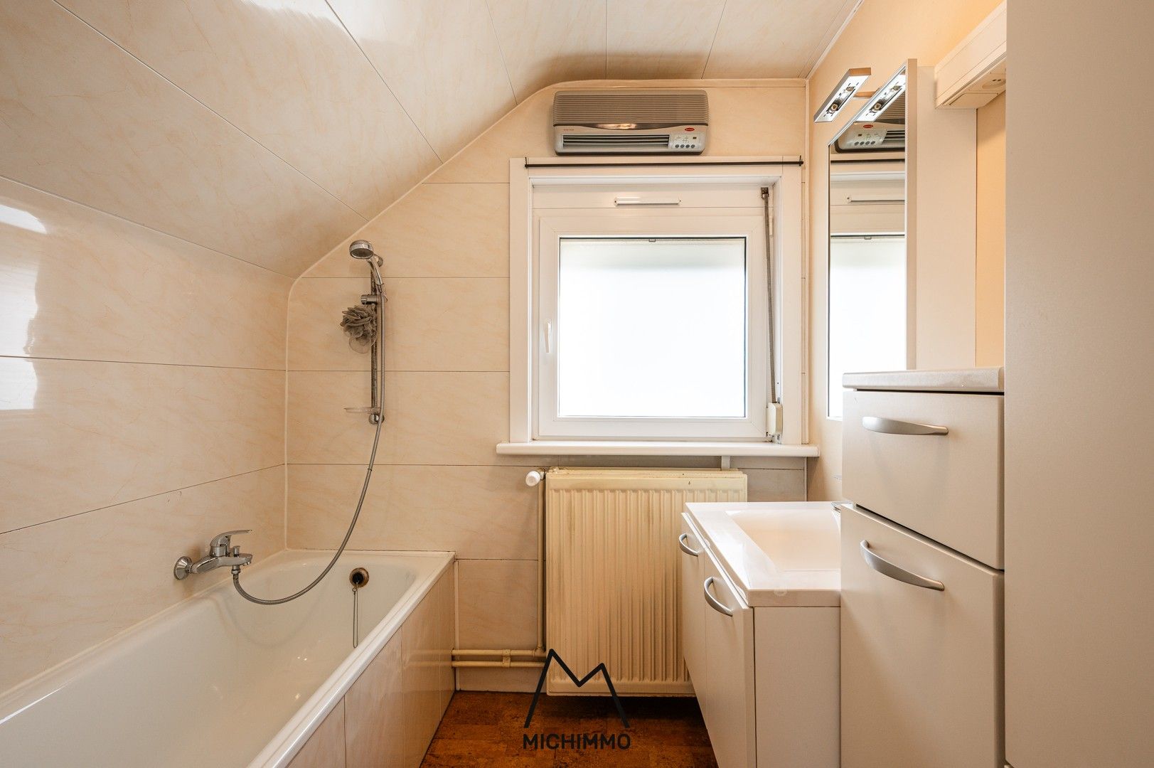 Open bebouwing met drie slaapkamers, grote tuin en EPC C (240 kWh) foto 28