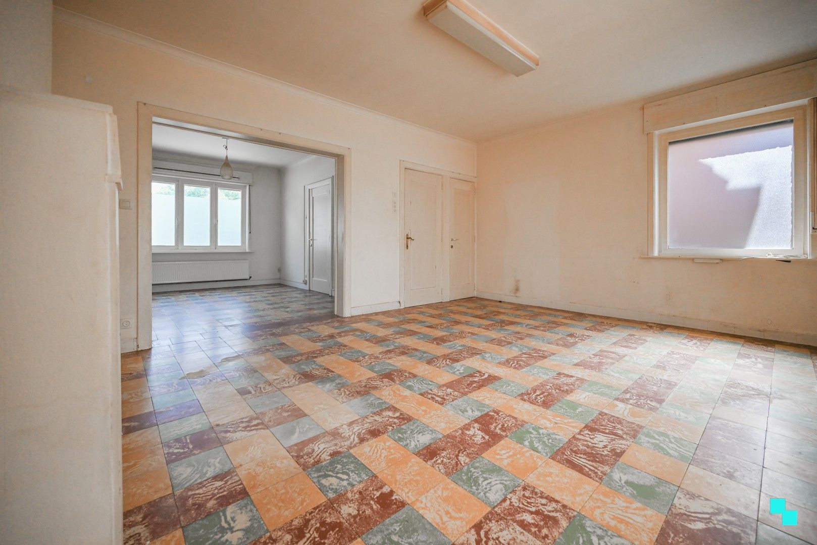 Eéngezinswoning met garage en achteruitweg in het hartje van Sint-Eloois-Winkel foto 6