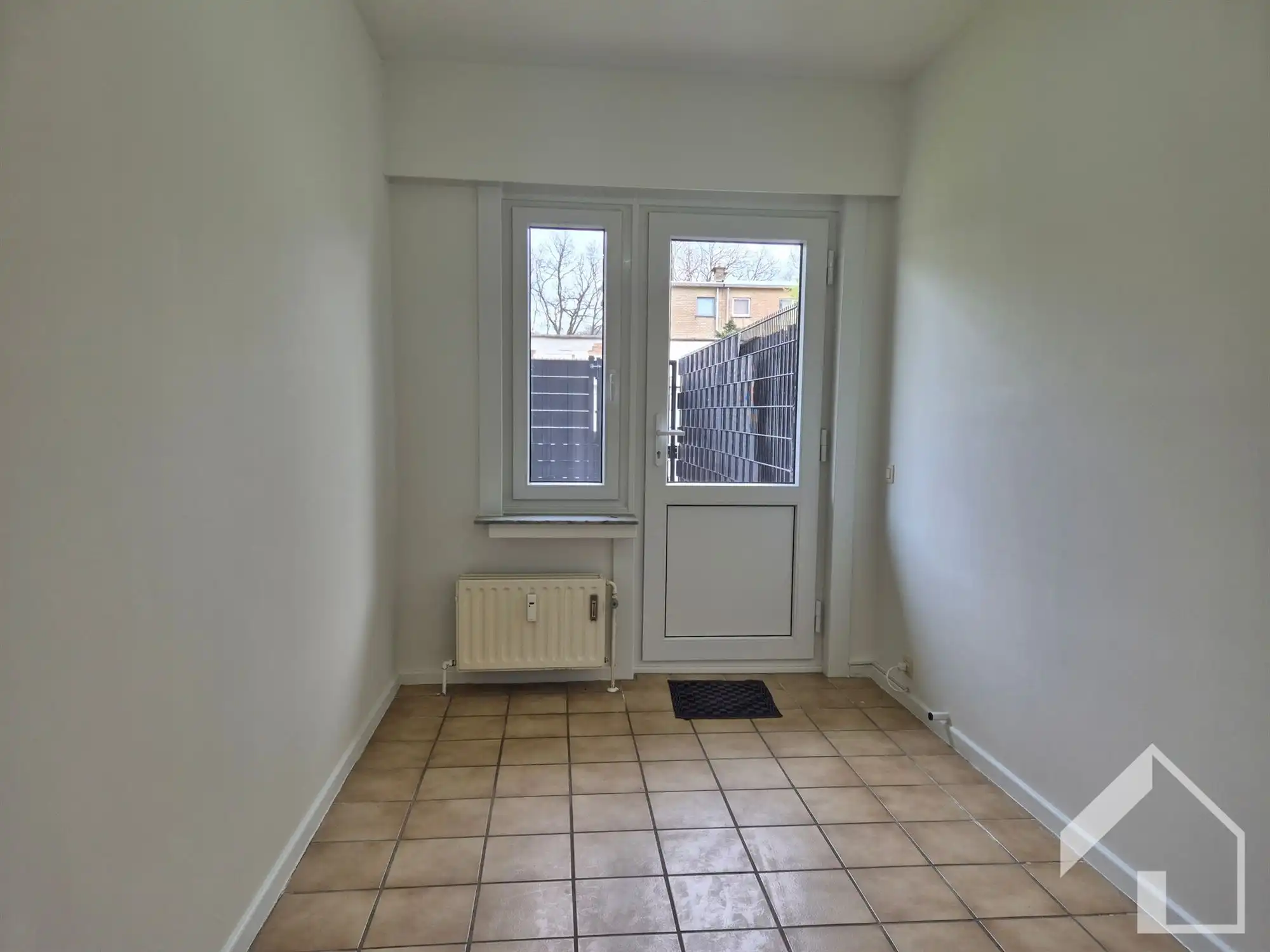 gelijkvloersappartement met 2 slaapkamers, tuin en garage foto 9