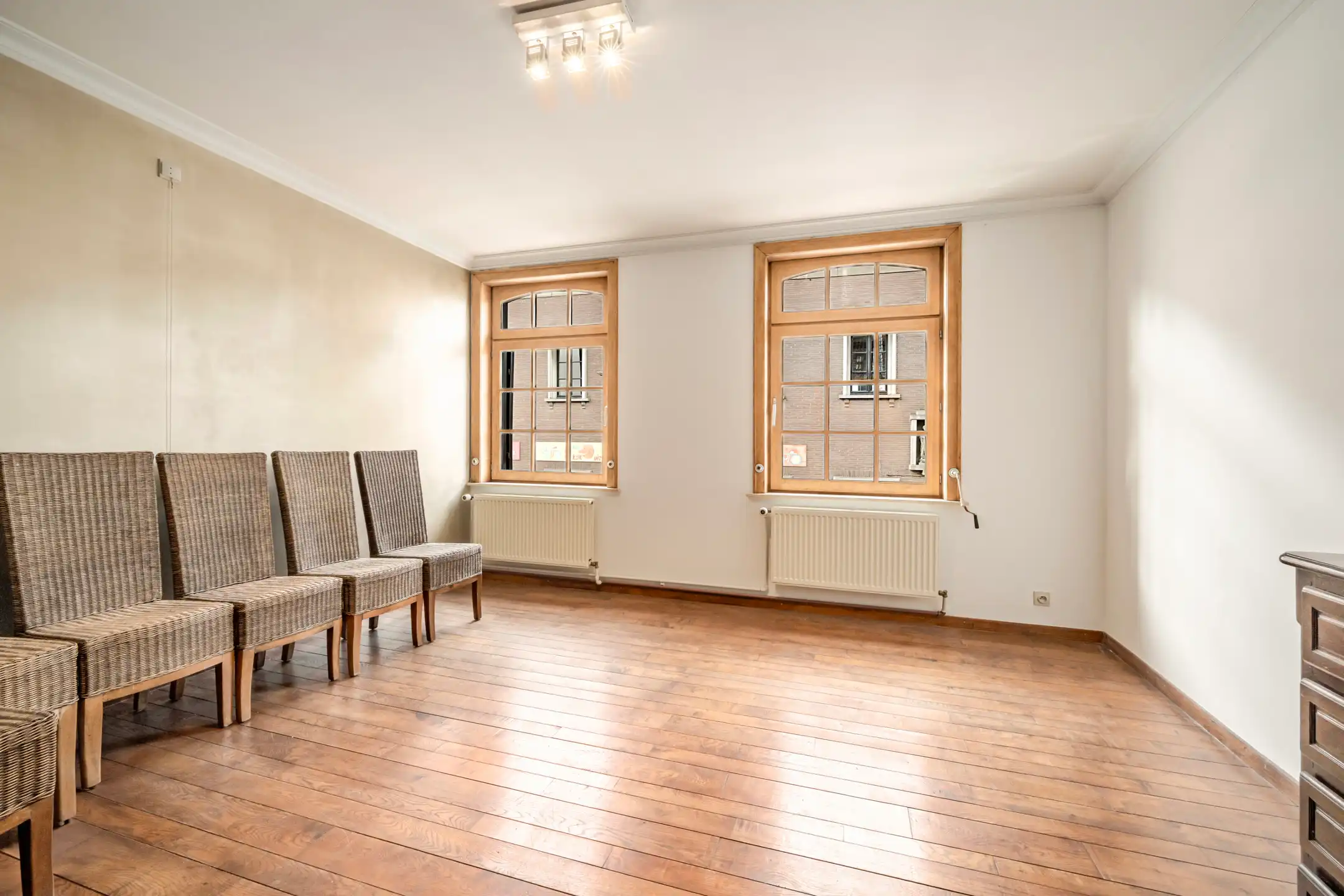 Charmante herenwoning met uitweg achteraan (3 garages).  foto 15