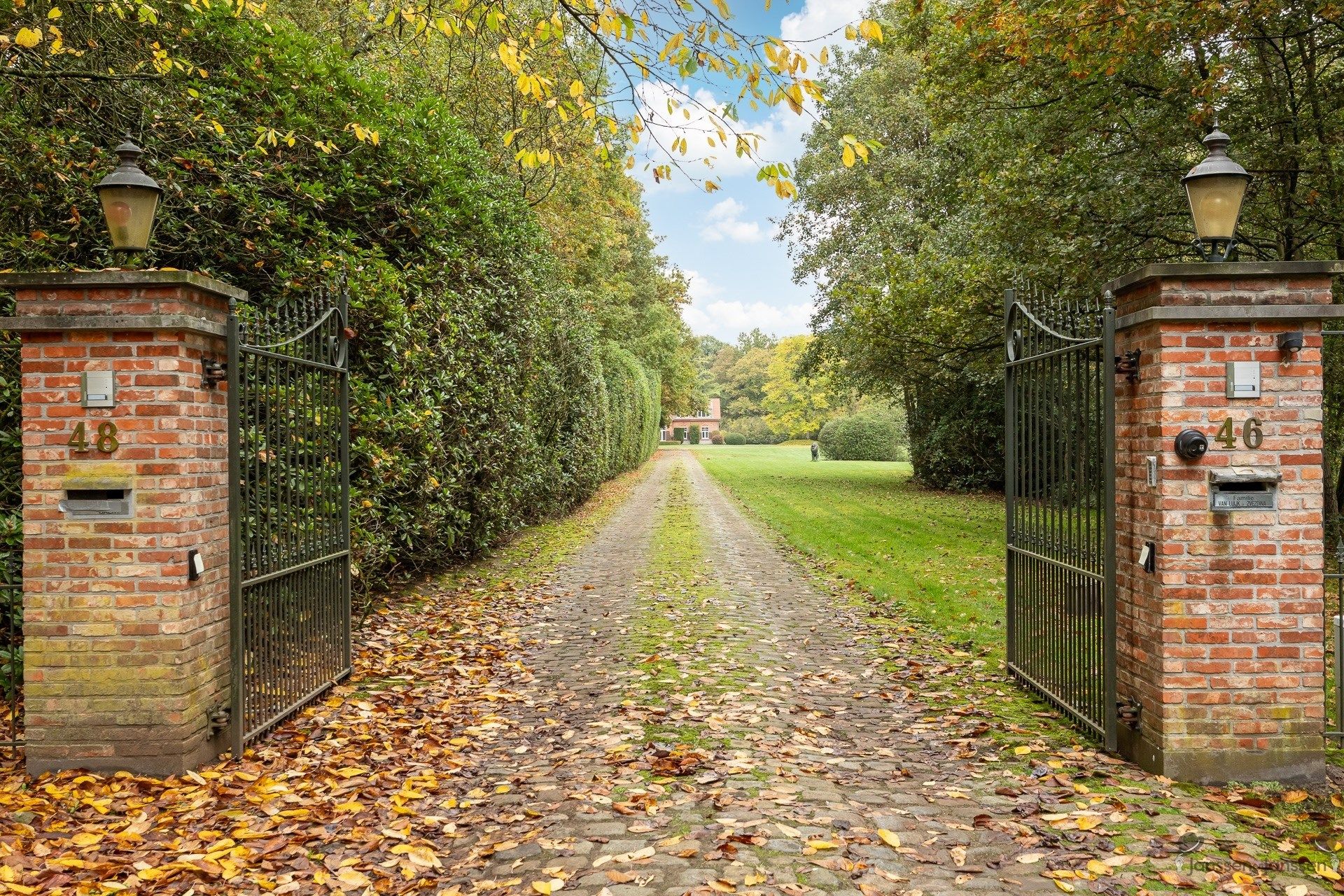 domein van ca.20 ha met 2 woningen foto 2