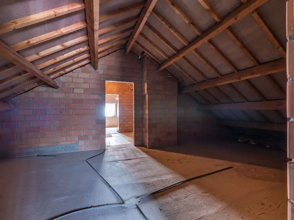 Zeer goed onderhouden vrijstaande woning met veranda en carport foto 31