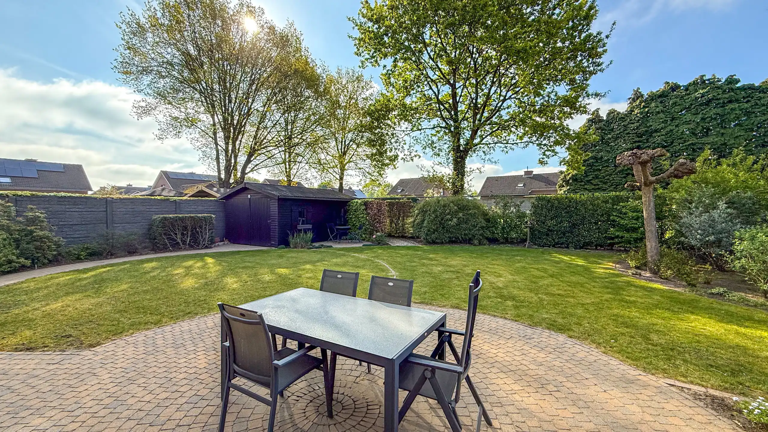 Instapklare woning met 3slpks, tuin, airco en zonnepanelen! foto 40
