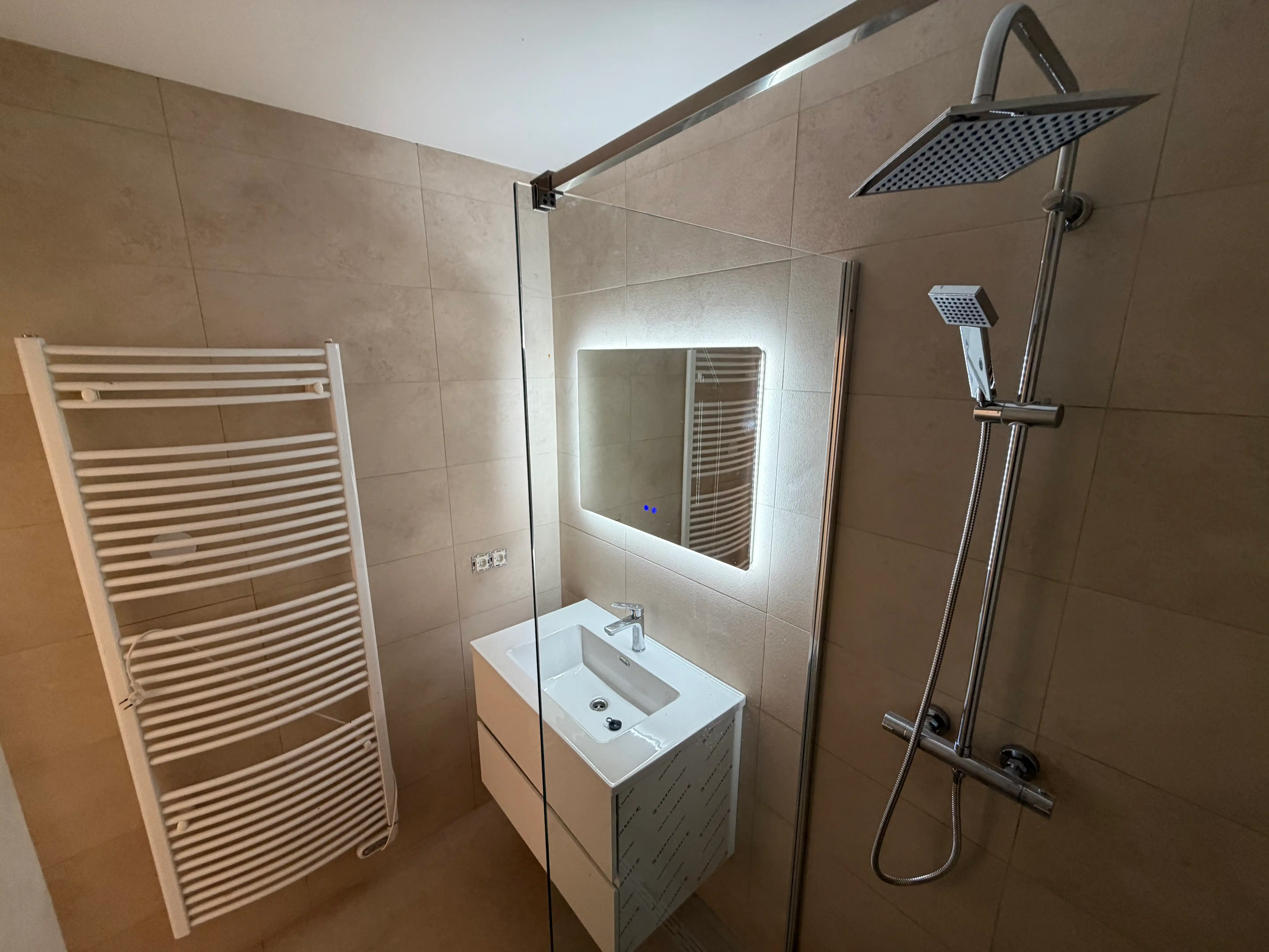 GENK te koop: gerenoveerd appartement met 2 slaapkamers foto 10