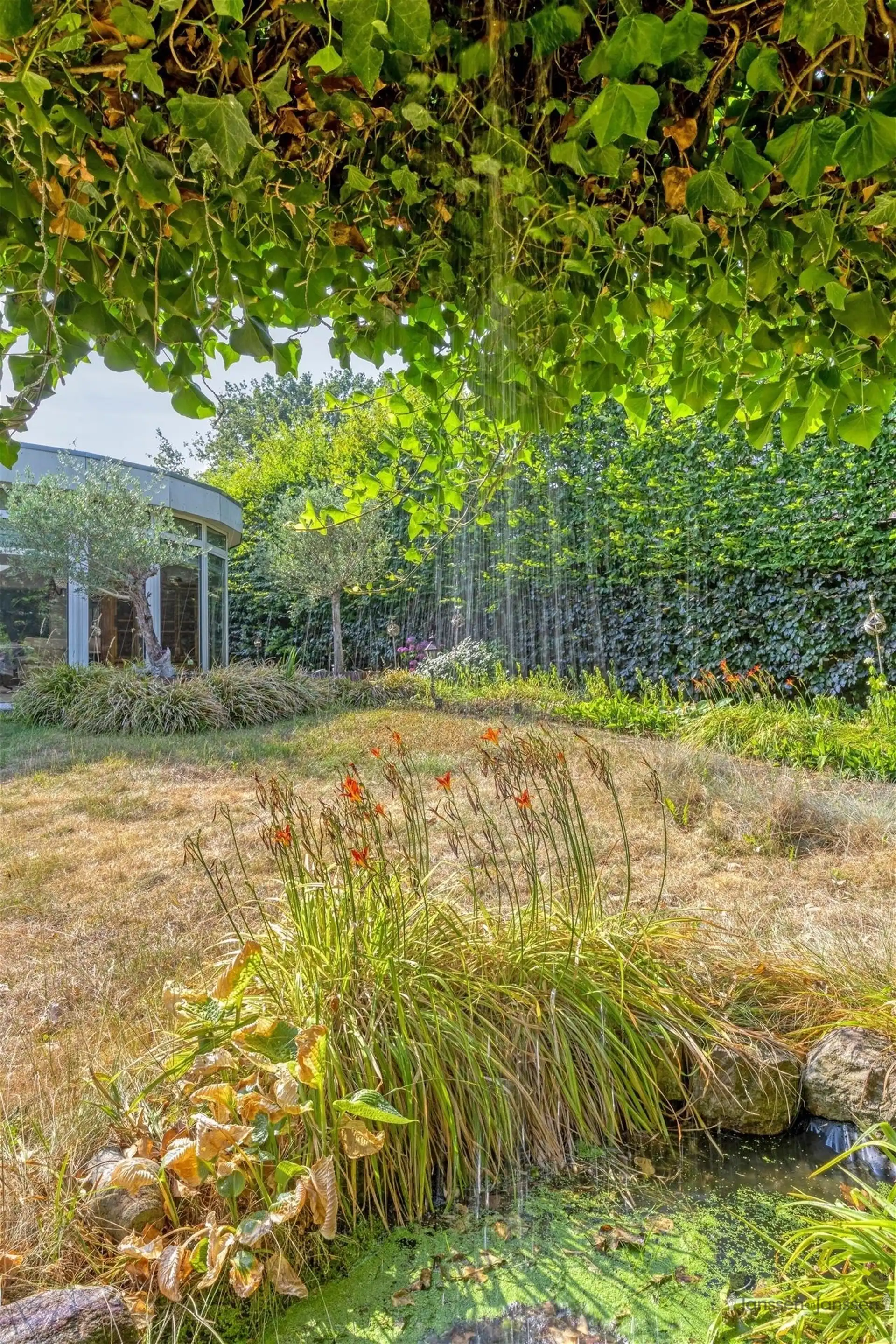 Sfeervolle villa met 5 slaapkamers, zwembad, veranda en uniek verhuurpotentieel  foto 40