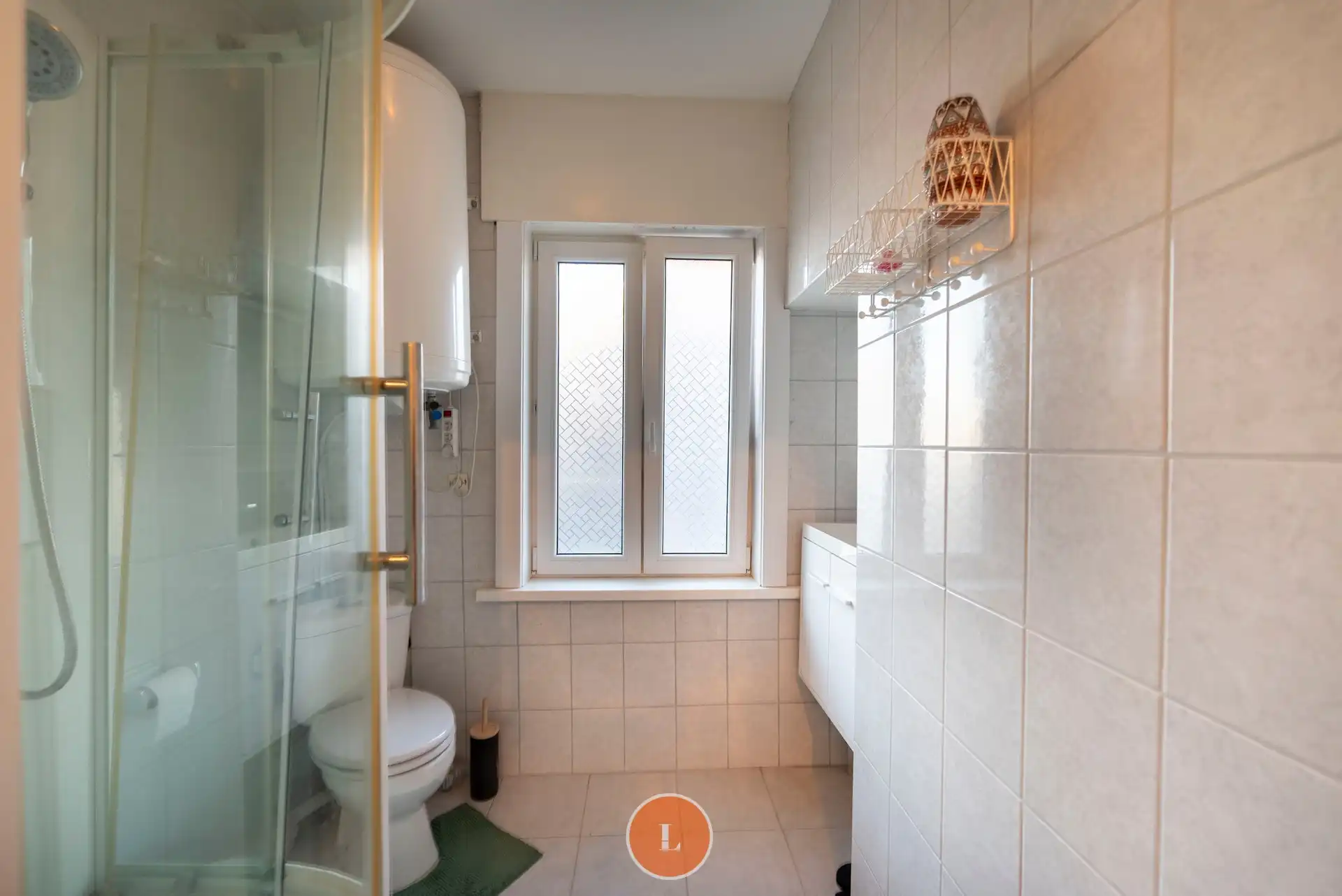 Goed onderhouden woning met 5 slaapkamers, tuin en 2 garages foto 11