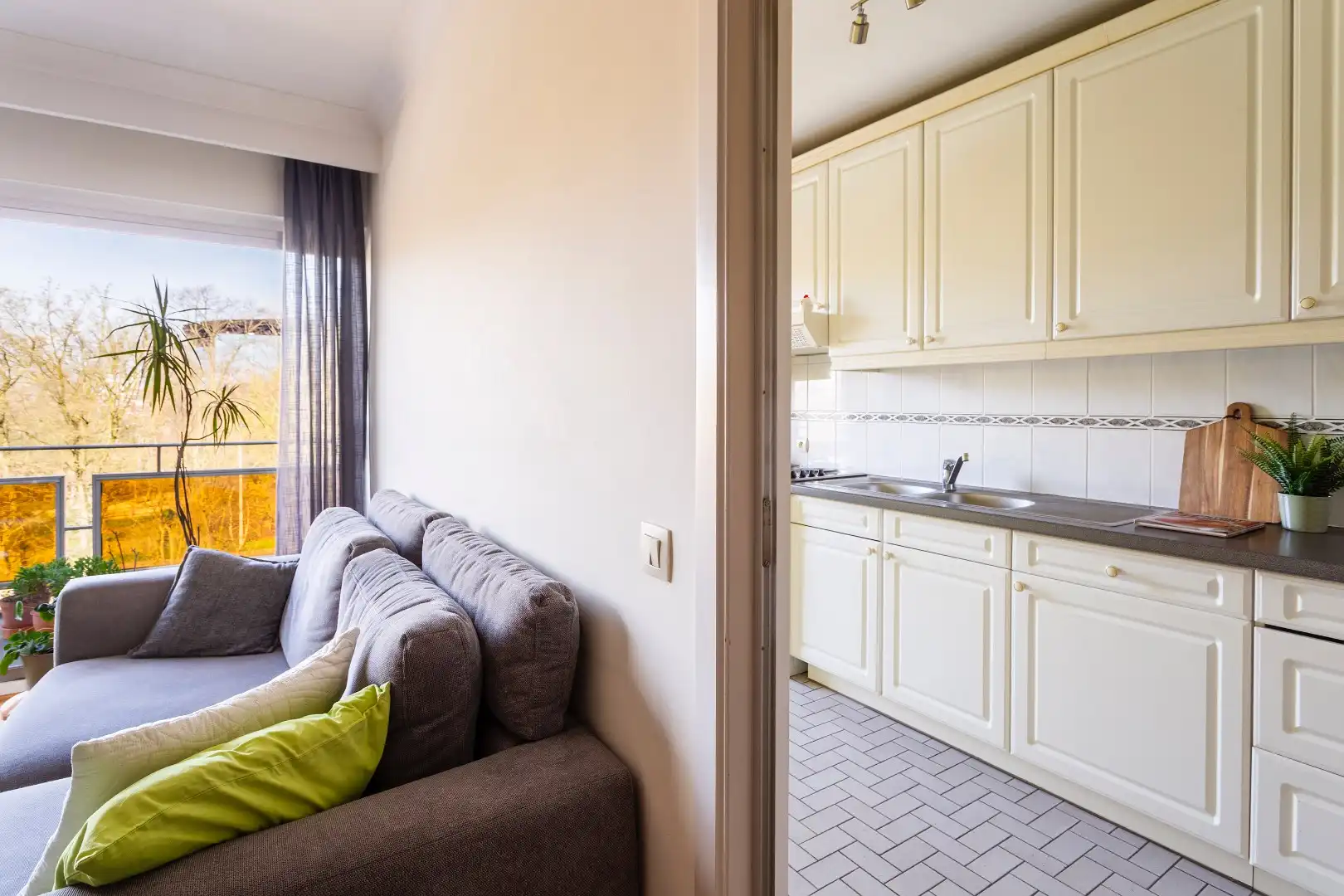 Lichtrijk app. met terras en groen uitzicht foto 8