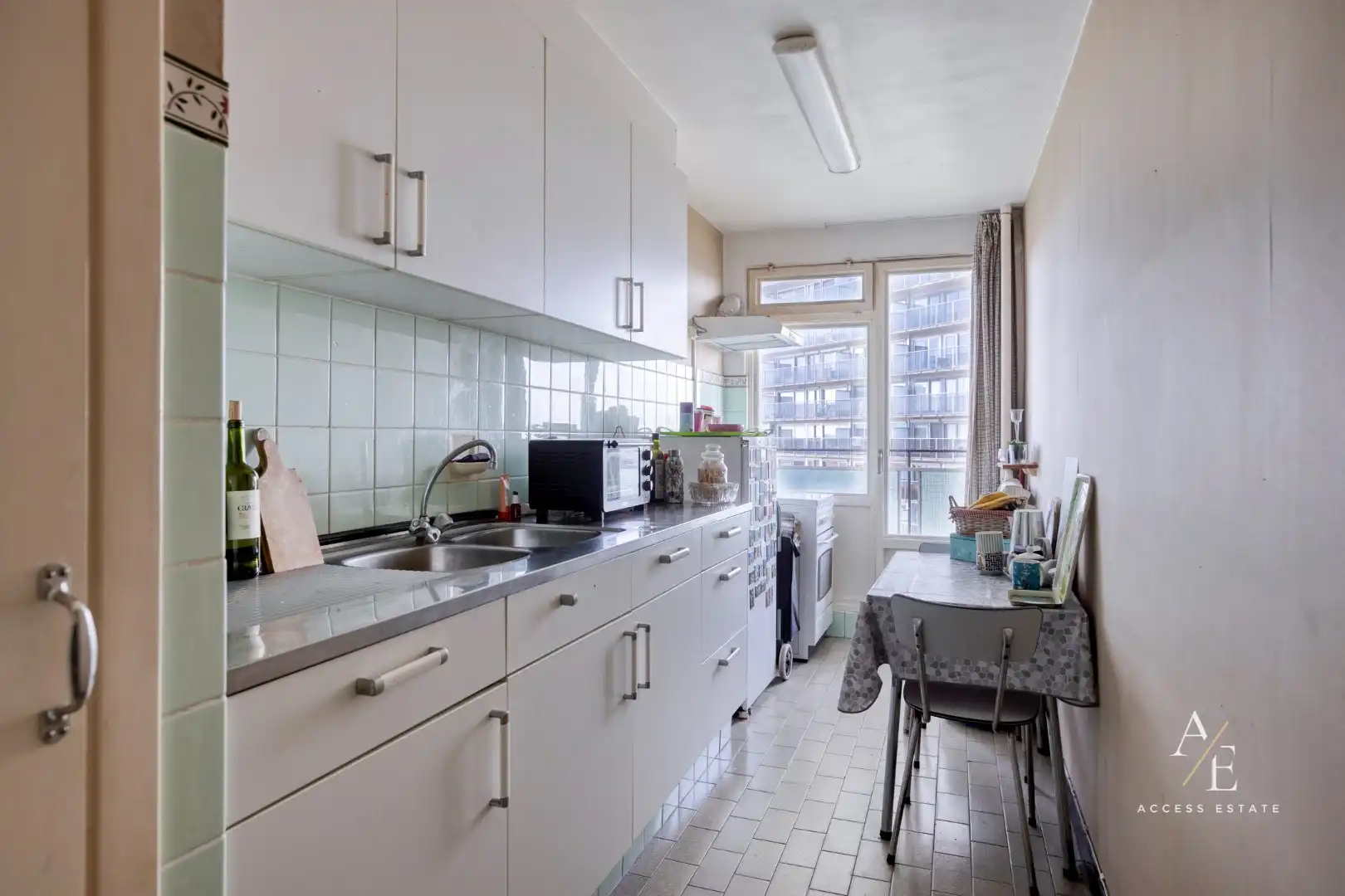 GENT - Te renoveren appartement (2slk.) met groot terras en ver uitzicht over het stadscentrum foto 6