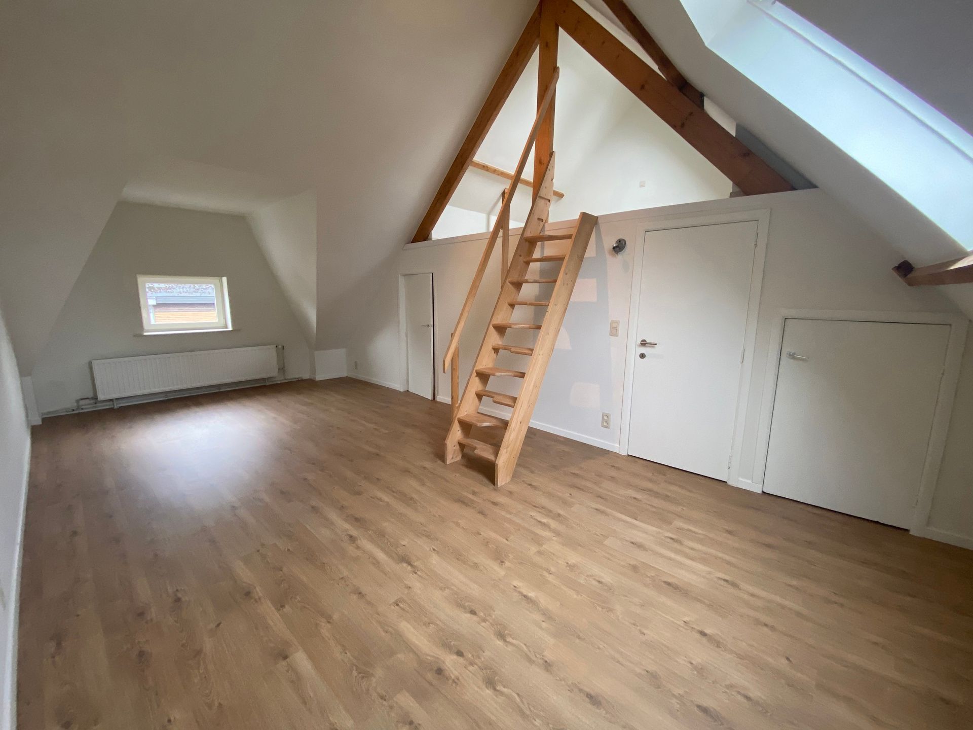 Ruime instapklare HOB met 4 slpks, tuin en garage foto 22