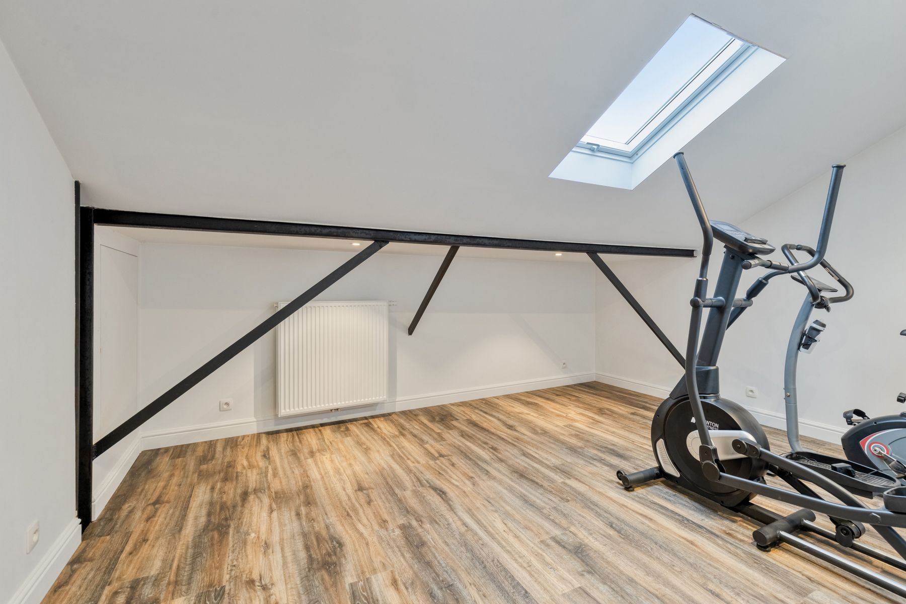 Recent vernieuwde loods met bovenliggend luxe appartement ! foto 35