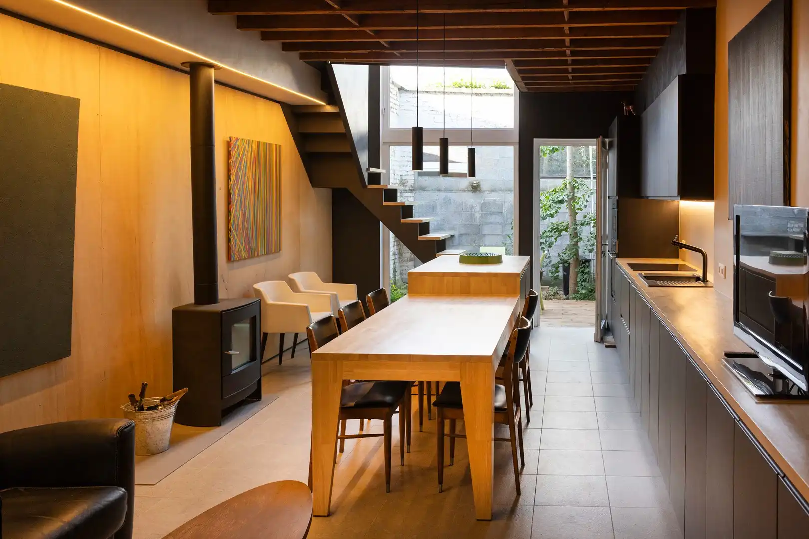 Goed gelegen, knappe woning met modulaire woonfunctie. foto {{pictureIndex}}