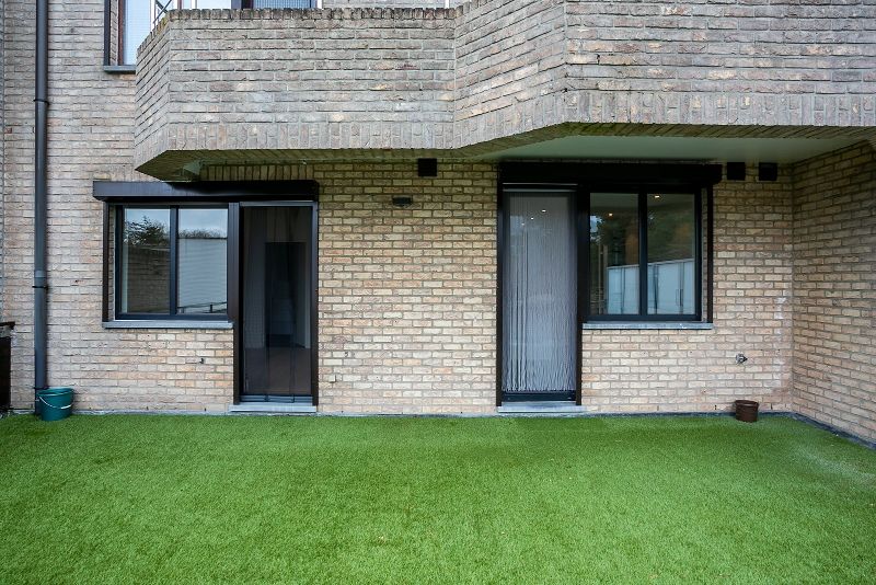 Ruim luxueus 2 slpk. appartement, groot terras, P, hartje Schilde! foto 2