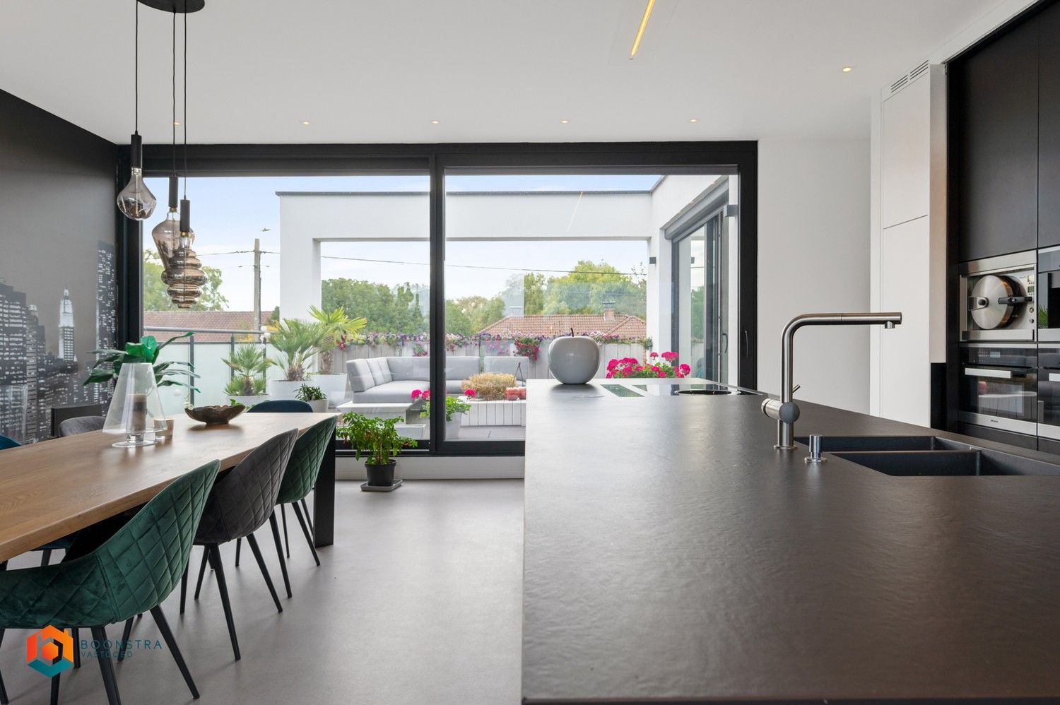 Exclusieve moderne villa met handelsruimte te Schriek foto 8