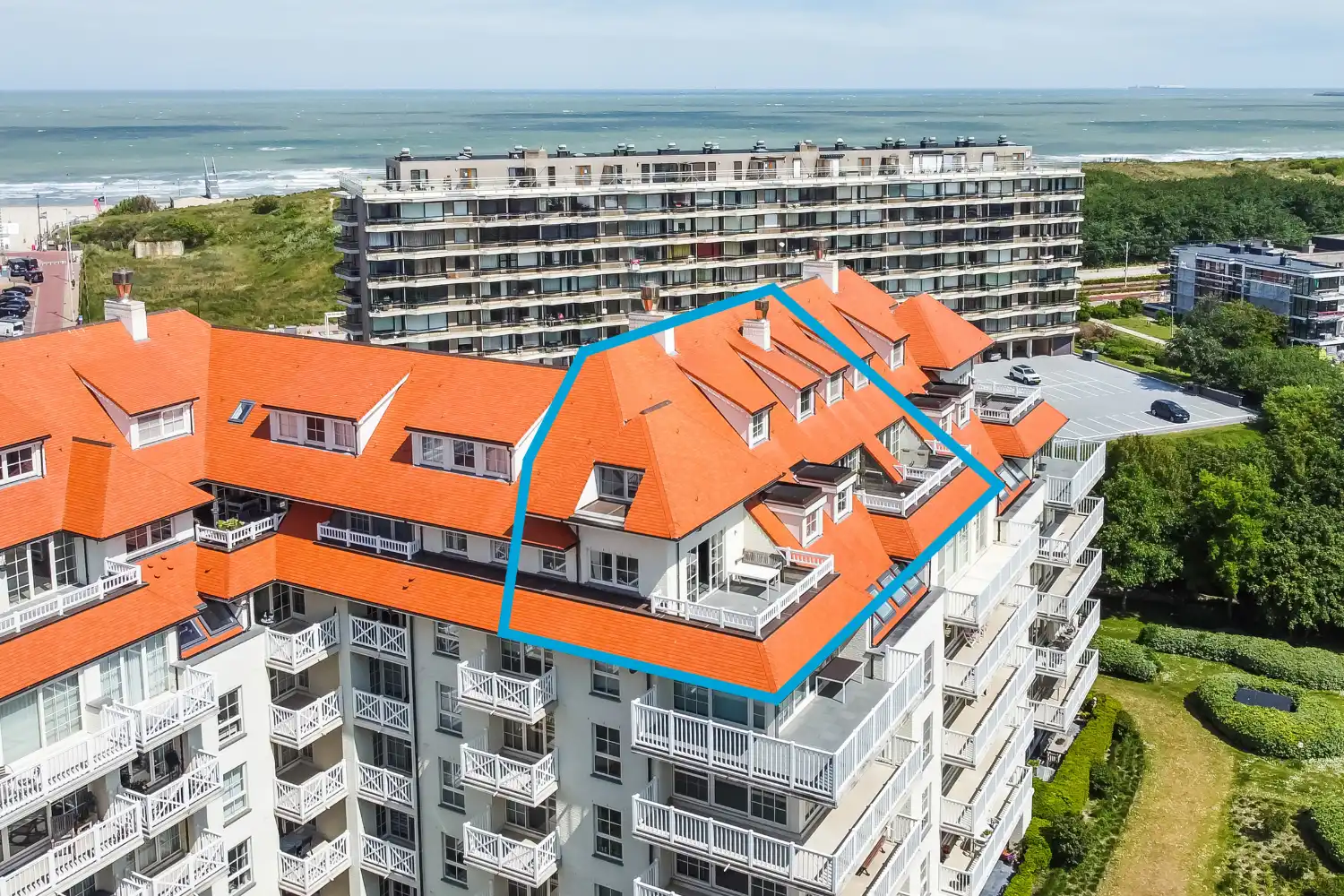 Luxueus en lichtrijke penthouse met zuidgerichte terrassen vlakbij het strand foto {{pictureIndex}}