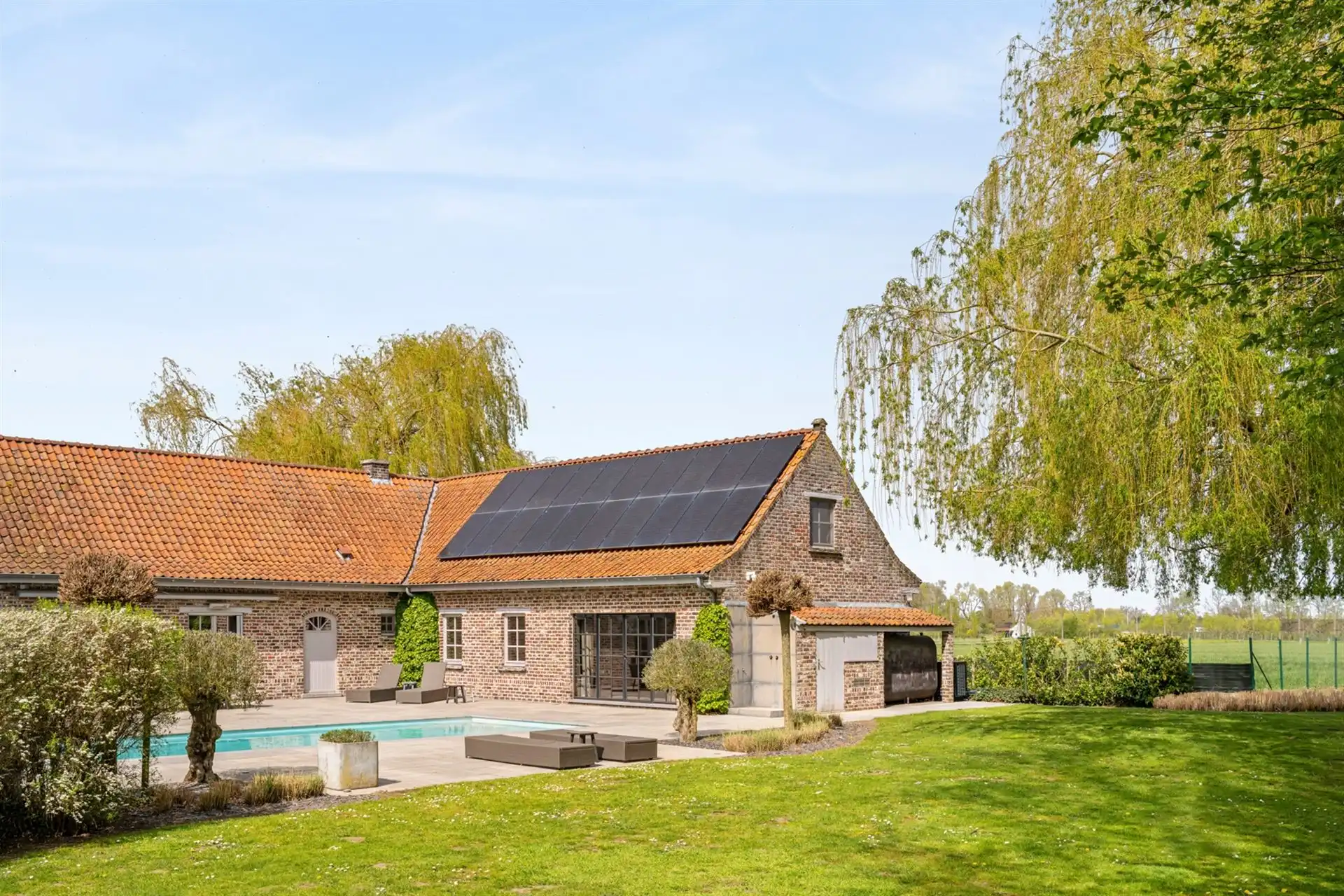 Charmante hoeve met zwembad en praktijk in Kruishoutem foto 6