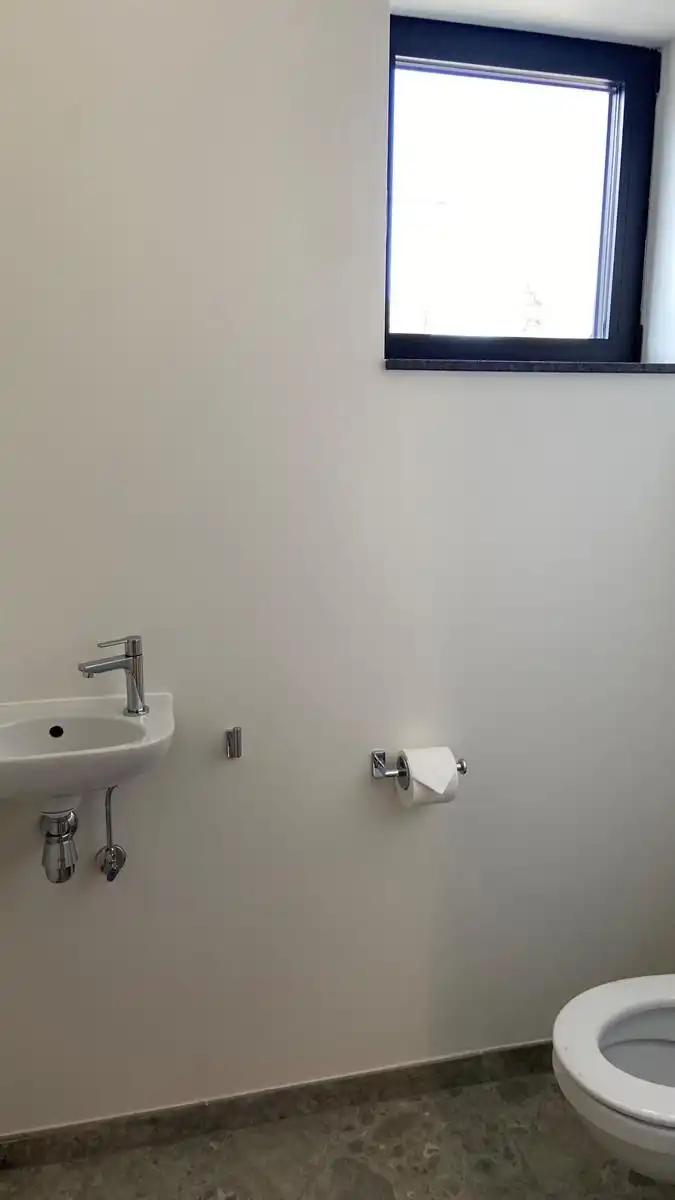 GELIJKVLOERS APPARTEMENT MET TWEE SLAAPKAMERS EN PRIVATIEVE TUIN foto 6