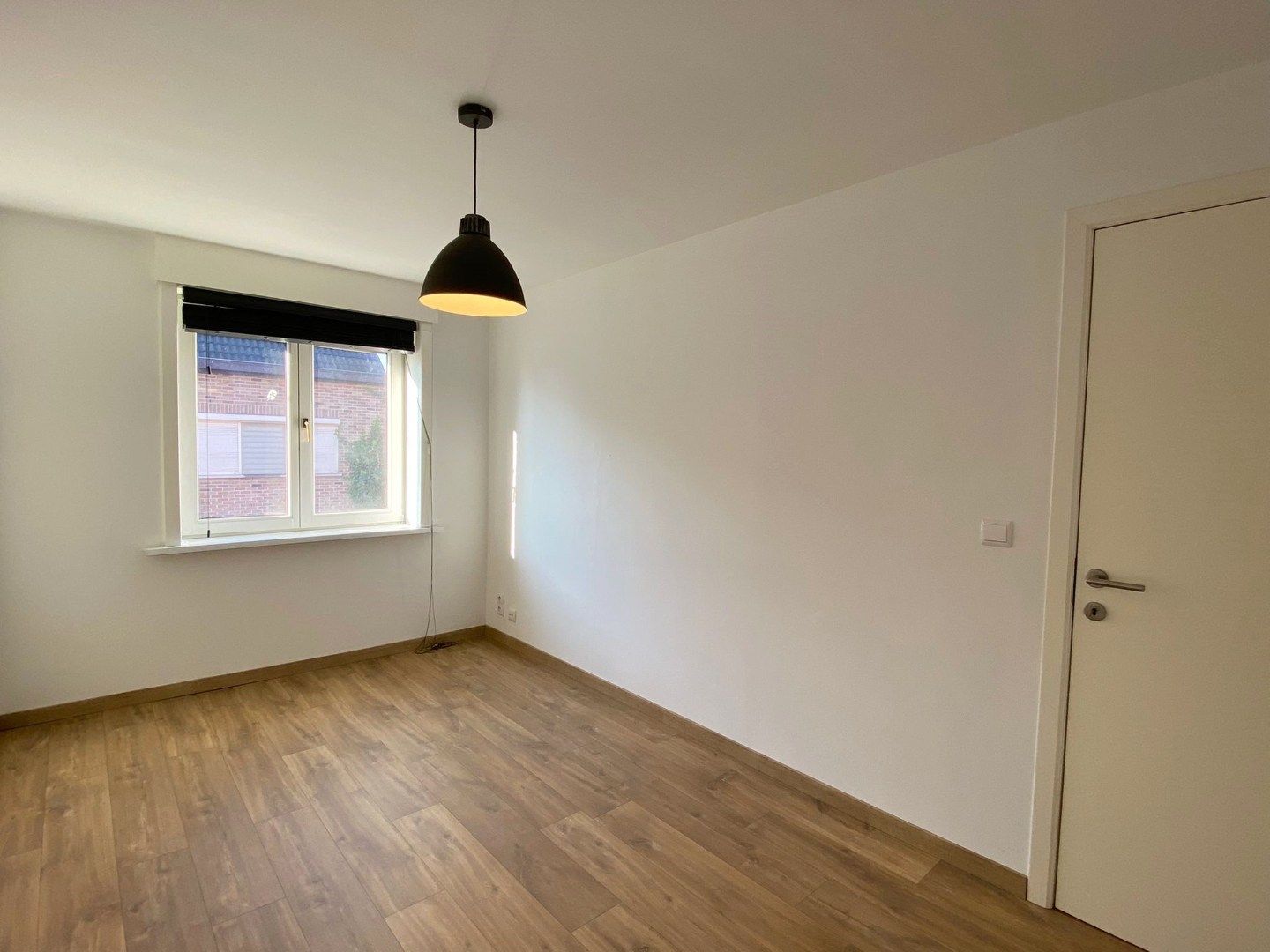 GERENOVEERDE EN INSTAPKLARE RIJWONING MET 3 SLAAPKAMERS EN TUIN foto 8