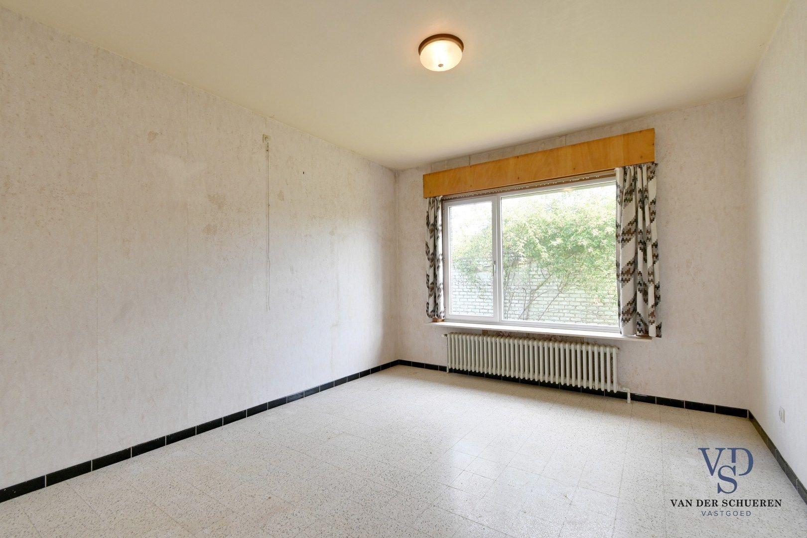 Te renoveren bungalow op een perceel van ca. 2.840 m² foto 24