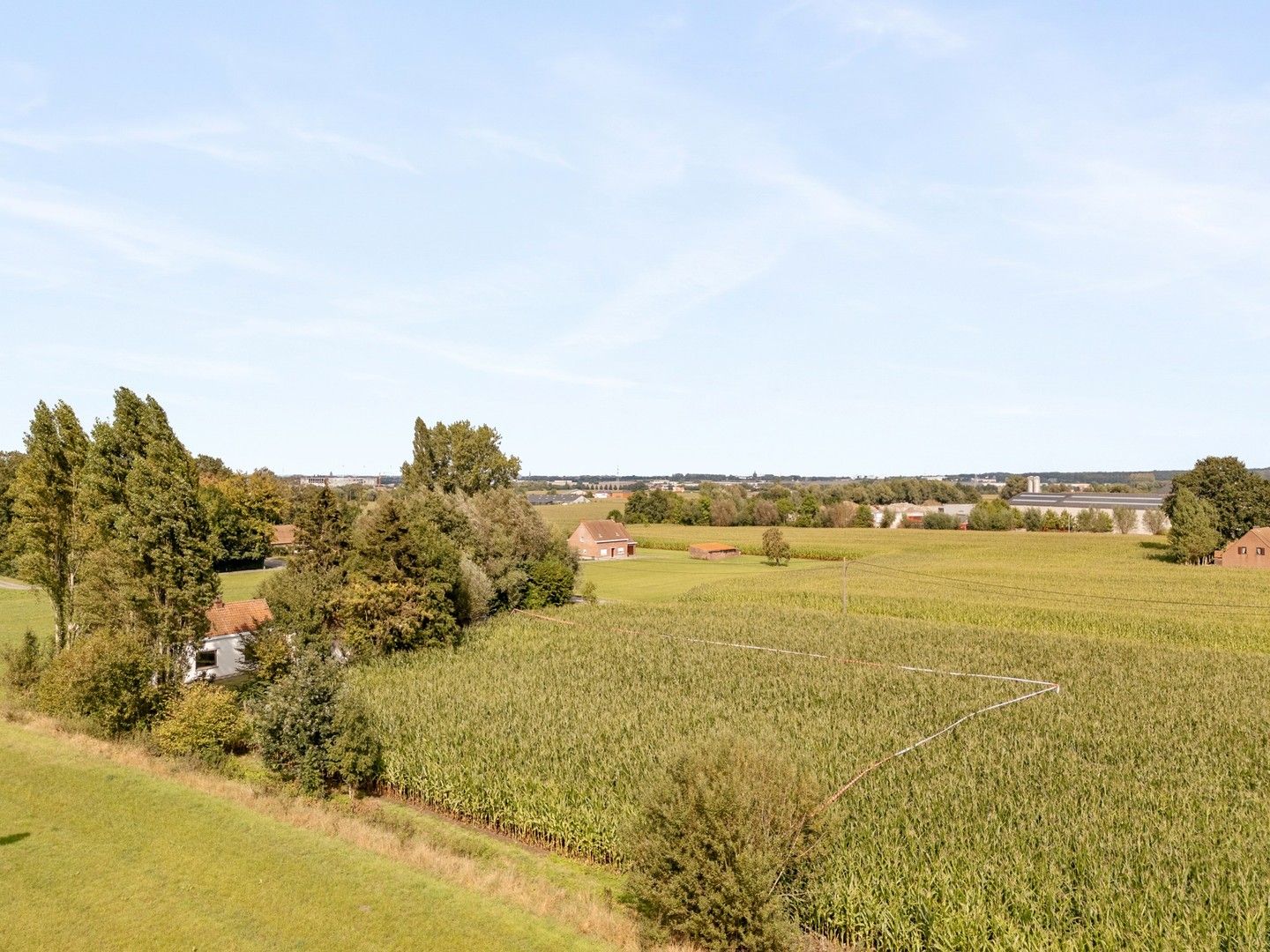 Volledig te renoveren landelijk knus woonhuis of zelf te bouwen woning op deze prachtige locatie in Ingooigem foto 3