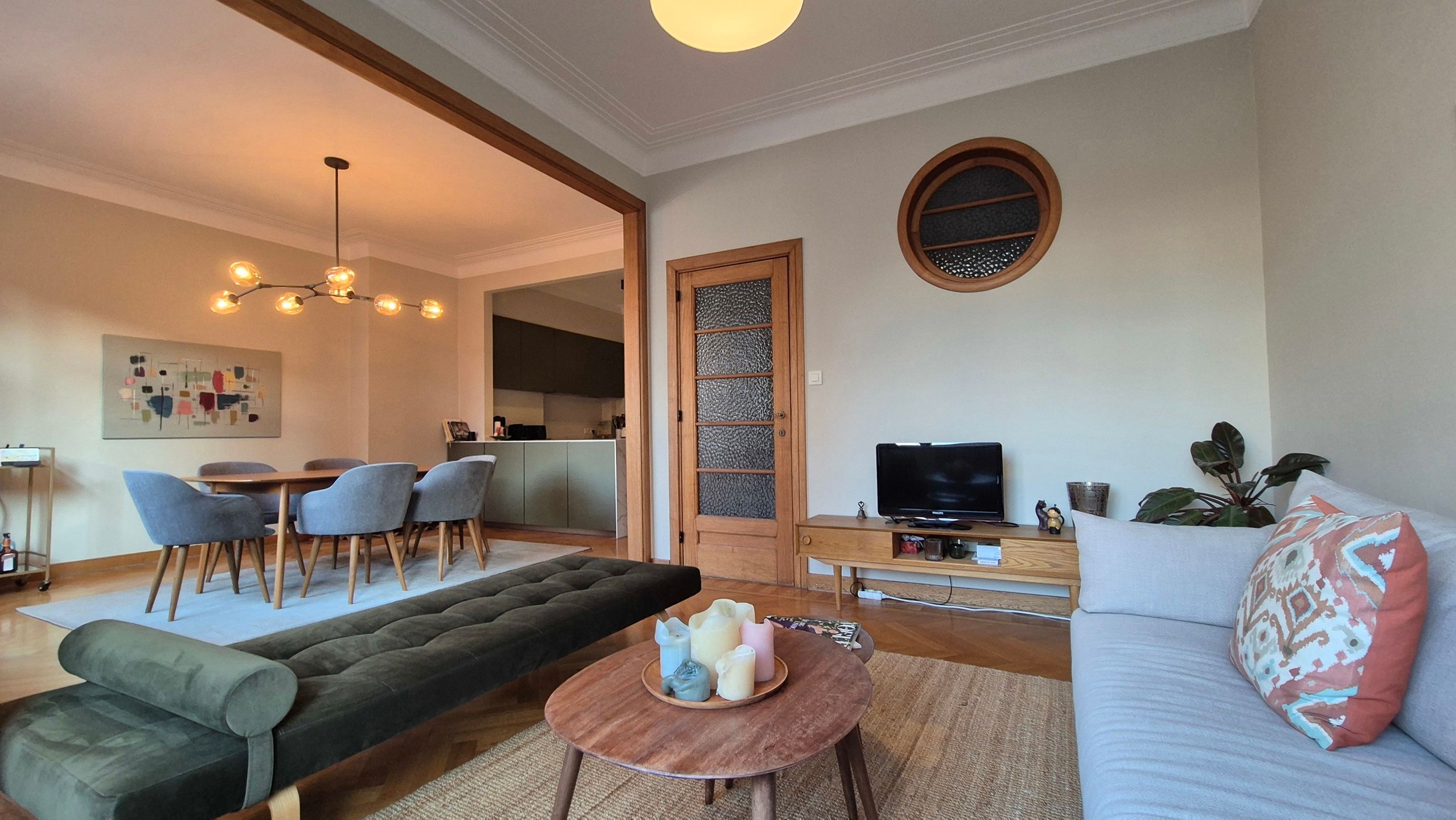 Lichtrijk en ruim appartement op toplocatie. foto 2