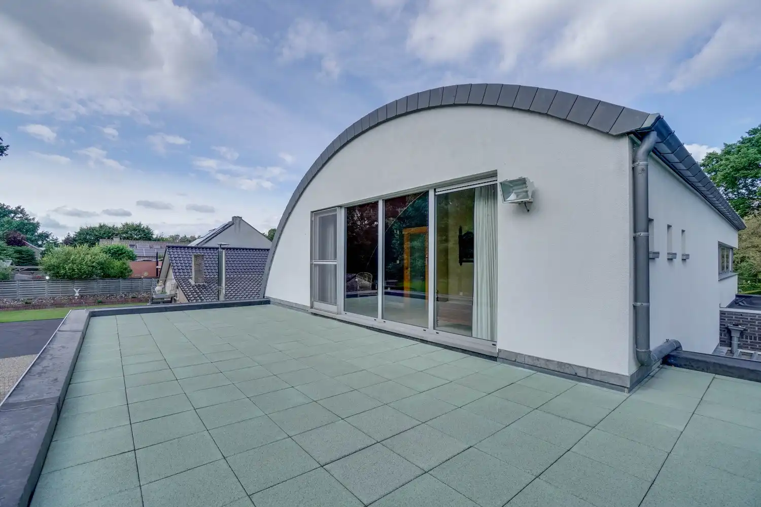 TRIPLEX-APPARTEMENT MET 2 TERRASSEN, TUIN EN BOS foto 8