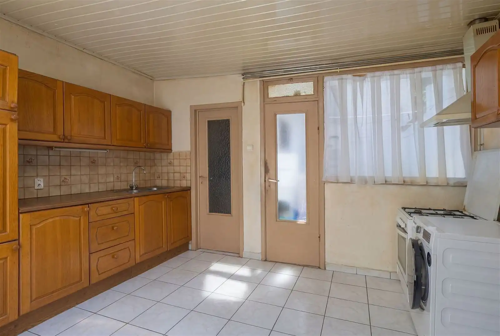 Te renoveren woning met 4 slaapkamers en buitenruimte Gent. foto 5