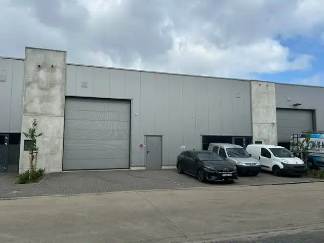 Multifunctionele bedrijfsunit met parking foto 2