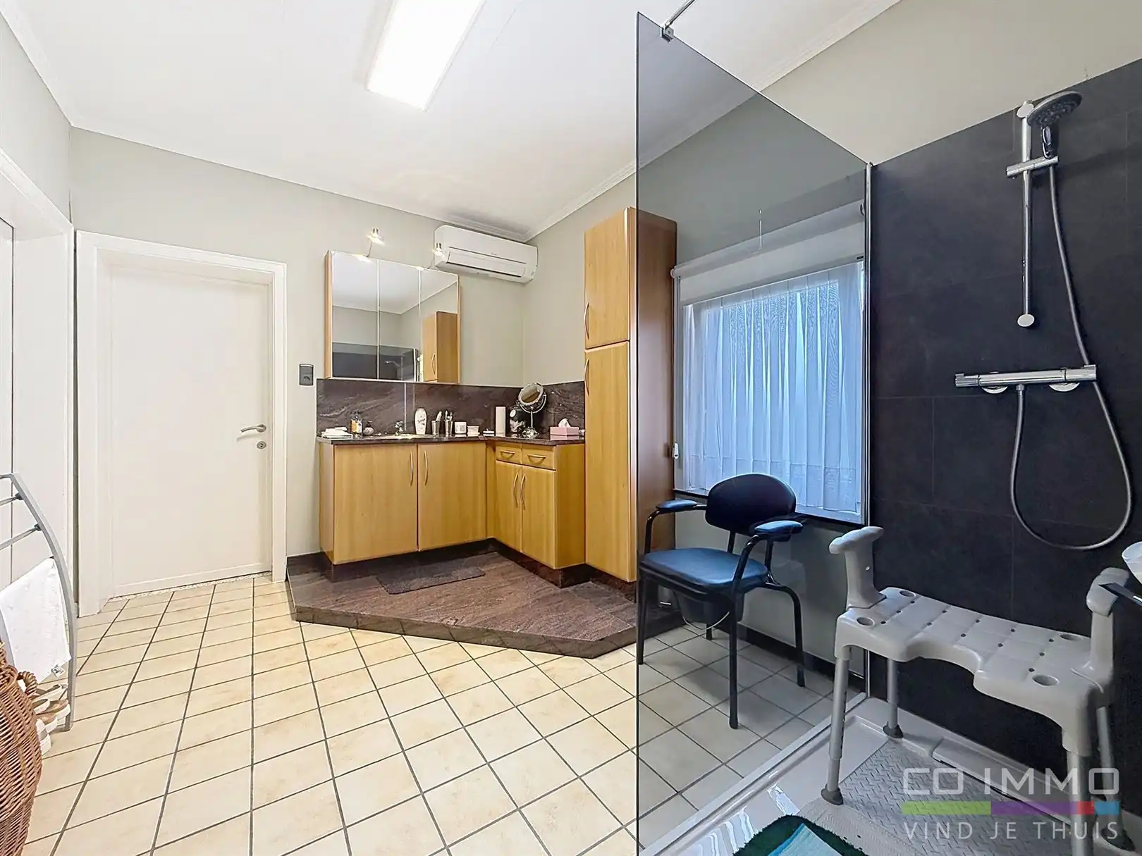 Ruime woning met extra woon- of werkpotentieel  foto 16