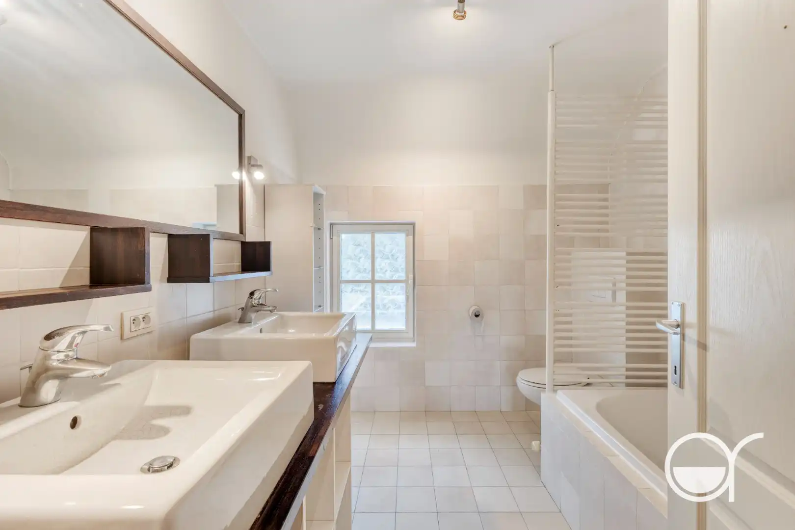 Charmante woning met mooie tuin foto 10