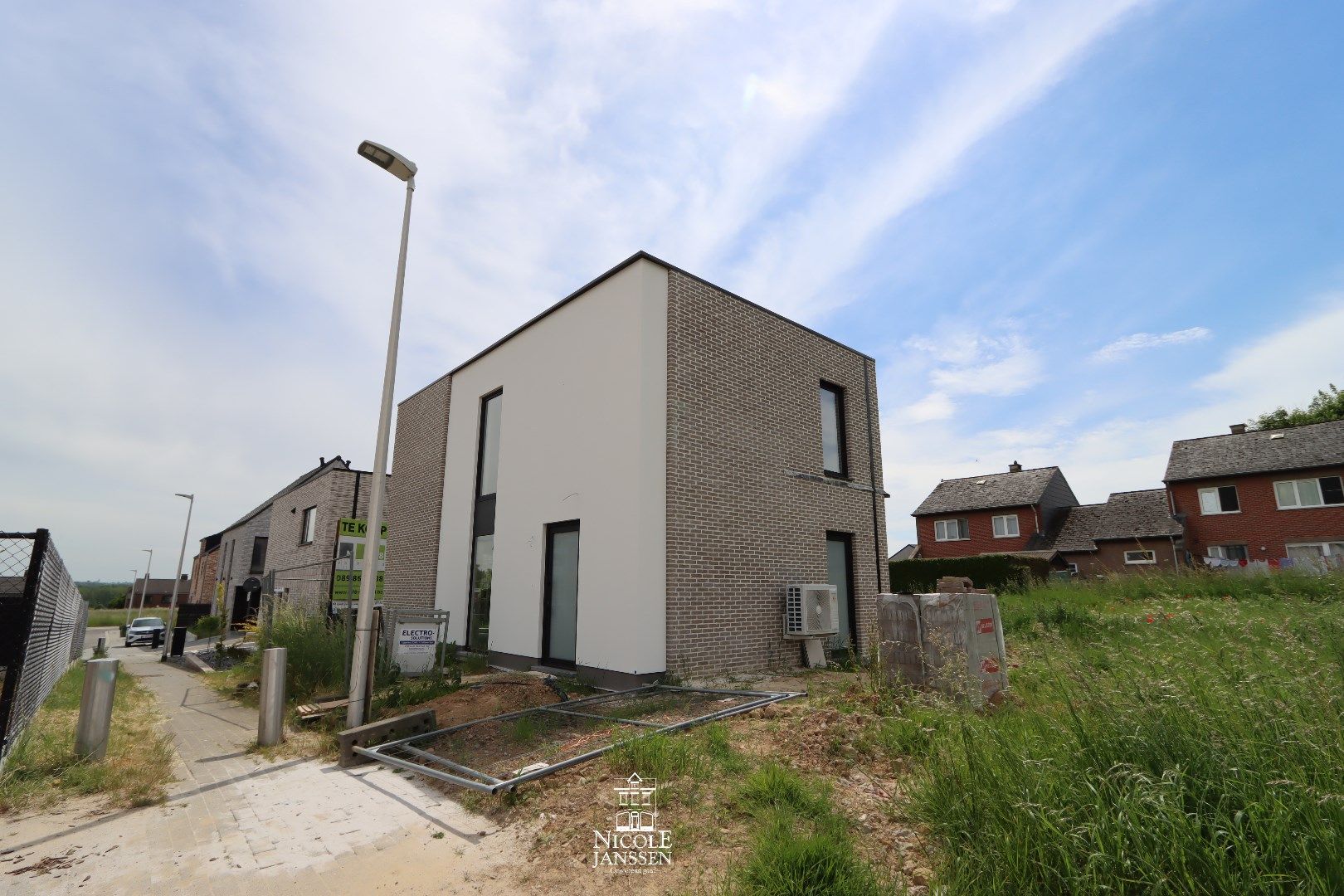 Vrijstaande nieuwbouwwoning met 3 slaapkamers in een rustige omgeving foto 2