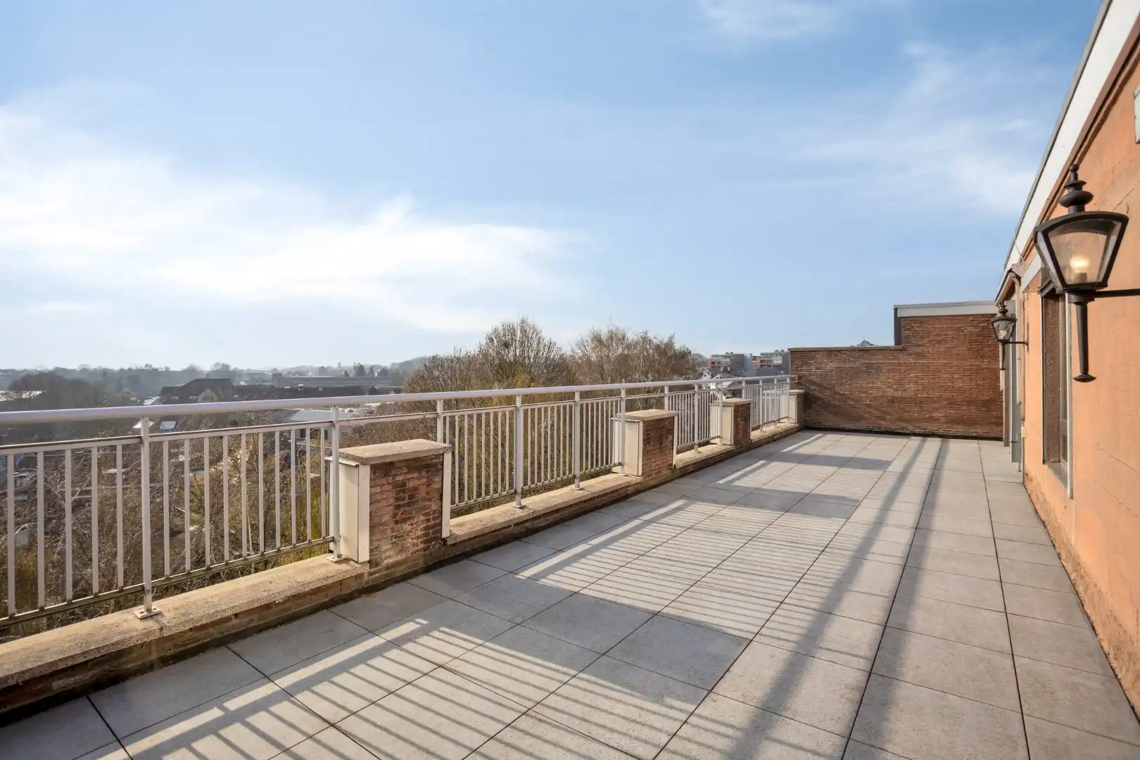 Ruim penthouse / dakappartement met 2 prachtige terrassen + zicht over Tongeren foto 12